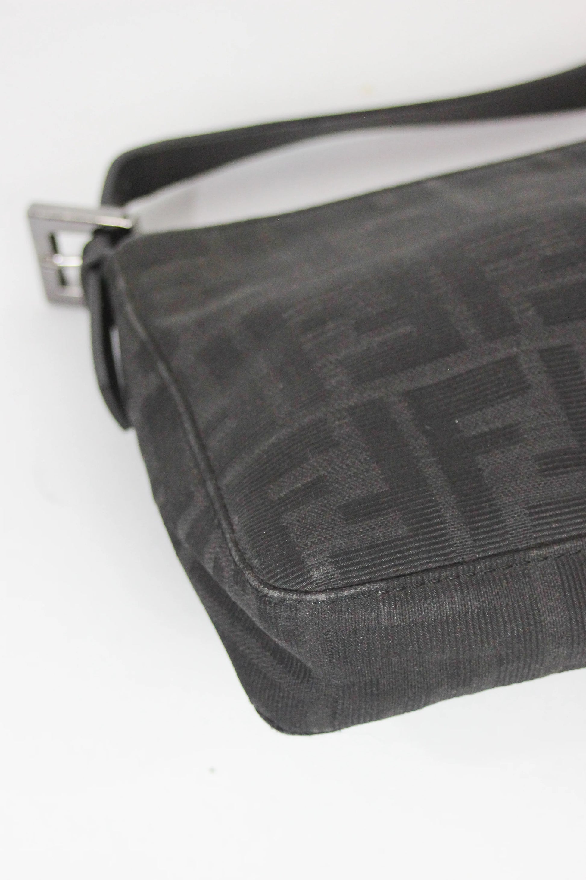 Zucca canvas zippered baguette