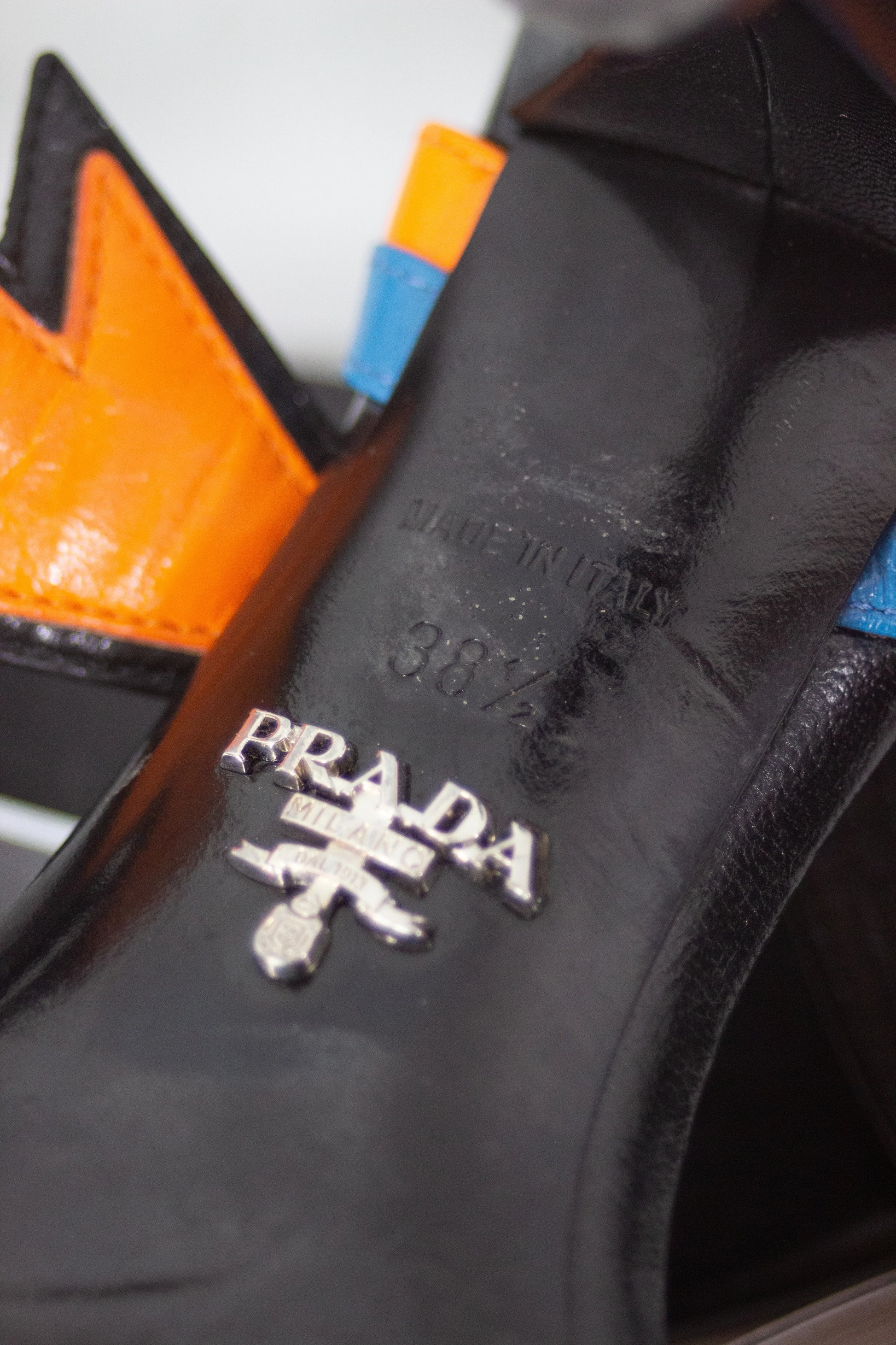 Orange arrow sandals Resort2016