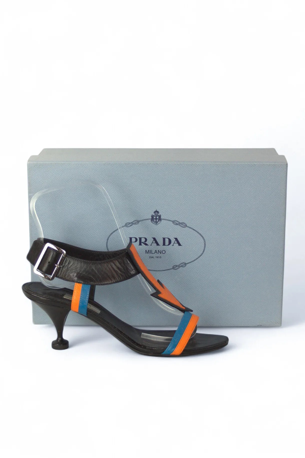 Orange arrow sandals Resort2016