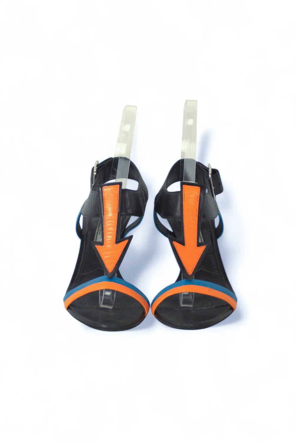 Orange arrow sandals Resort2016