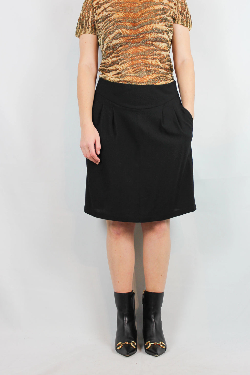 Black light wool knee-length skirt with ruching