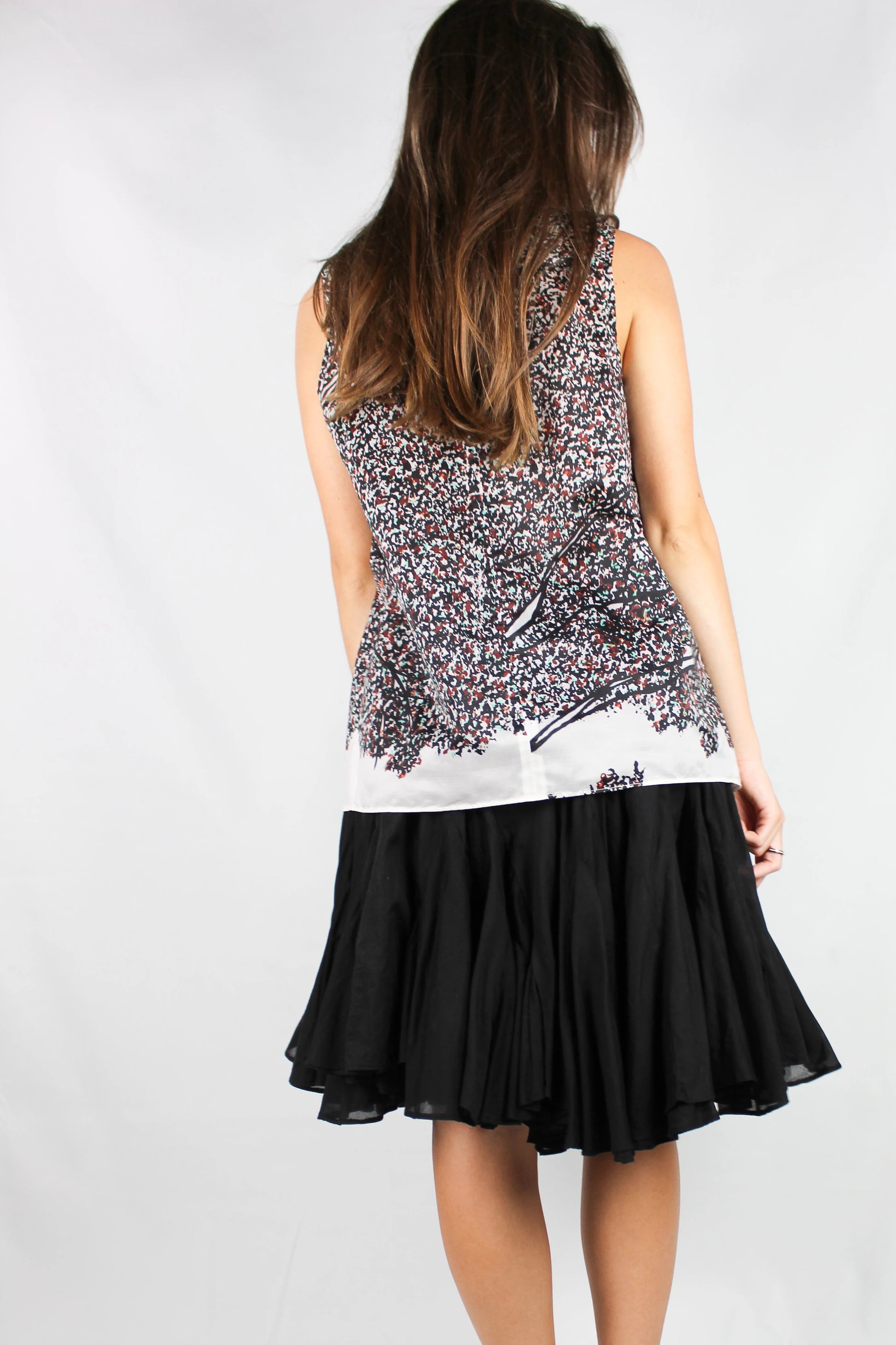 Patterned Sleeveless Top with Round Neck