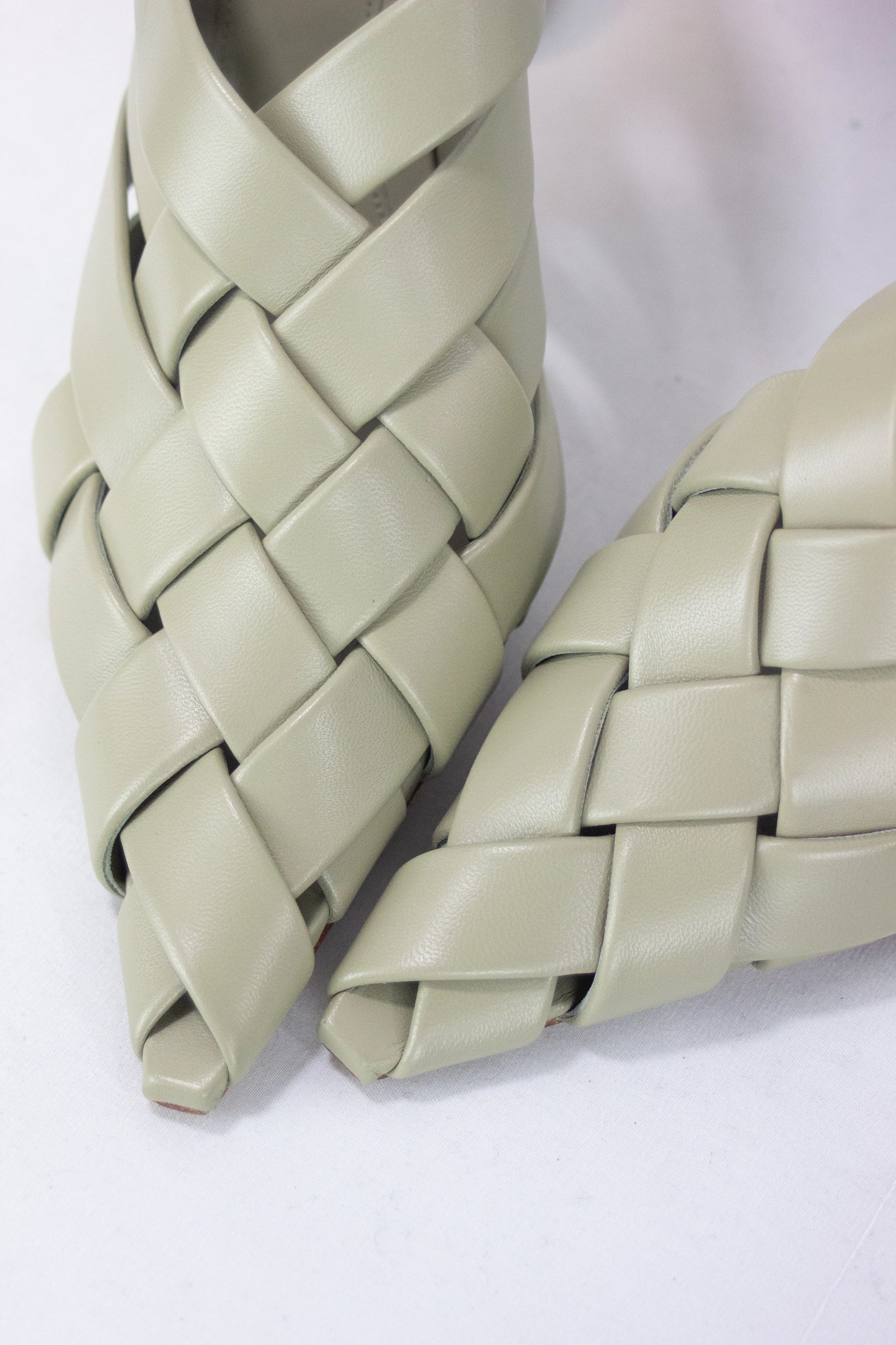 Mules intrecciate SS2023