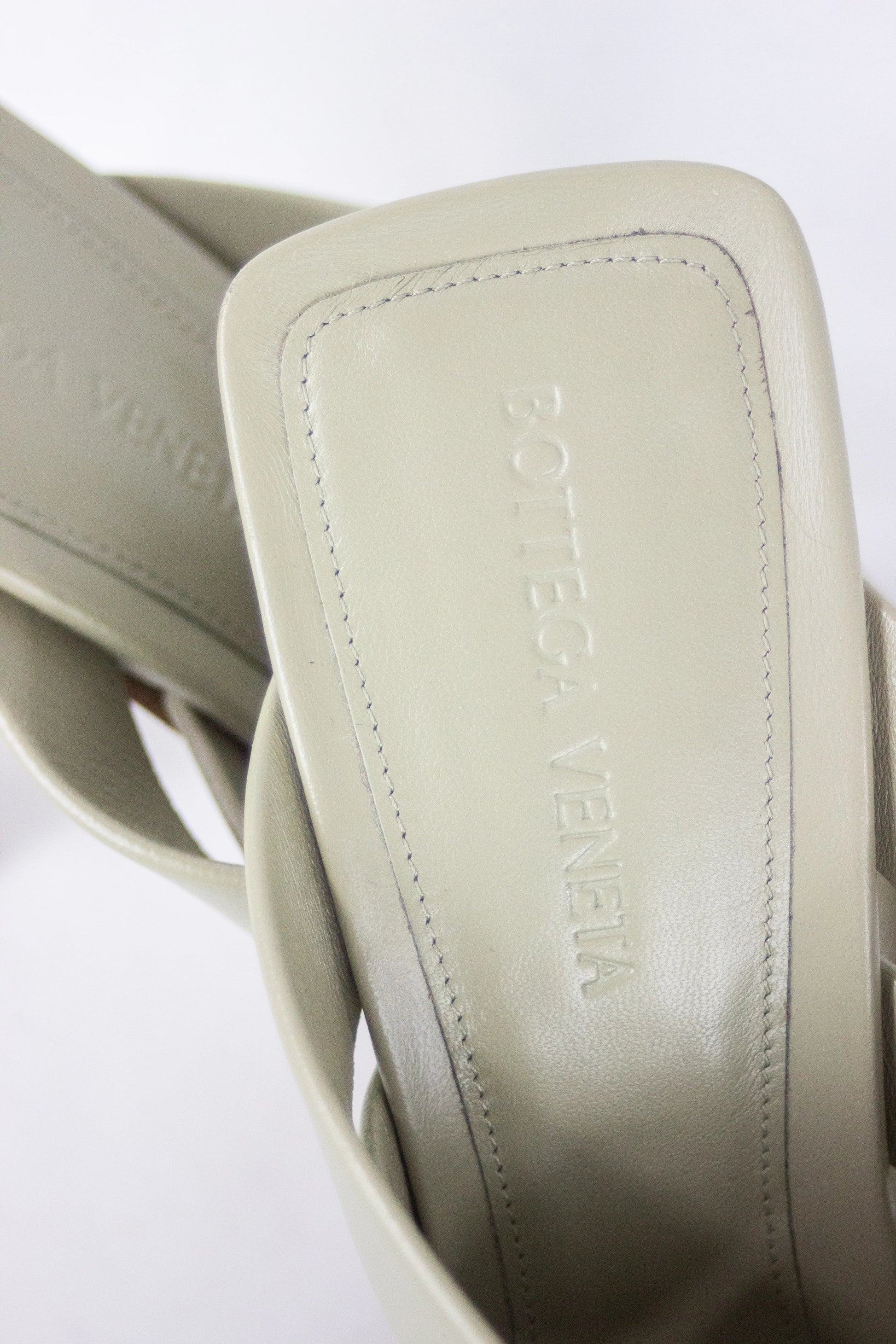 Intrecciato mules SS2023