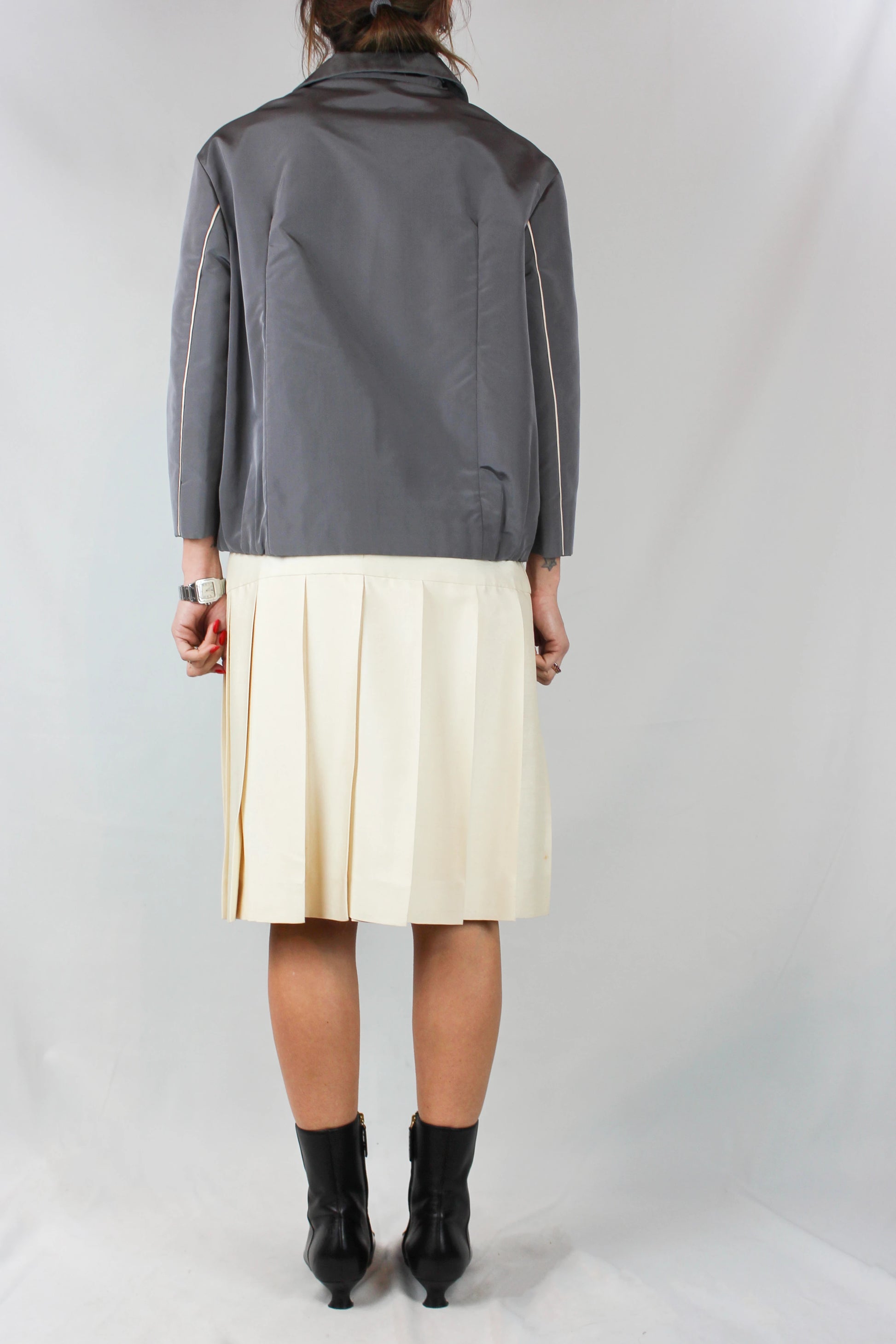 Pleated silk skirt in ecru with fitted waistline