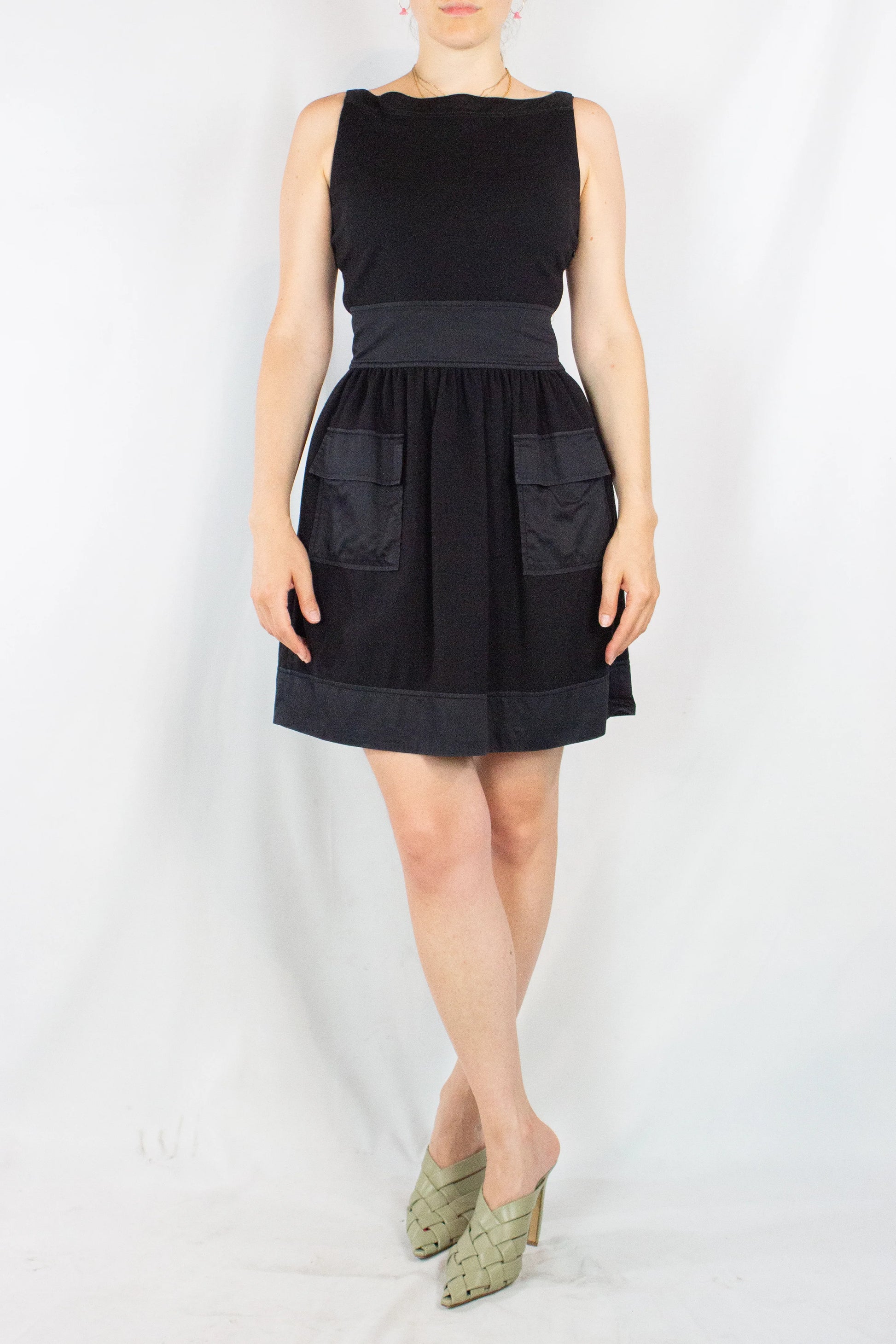 Black pockets minidress