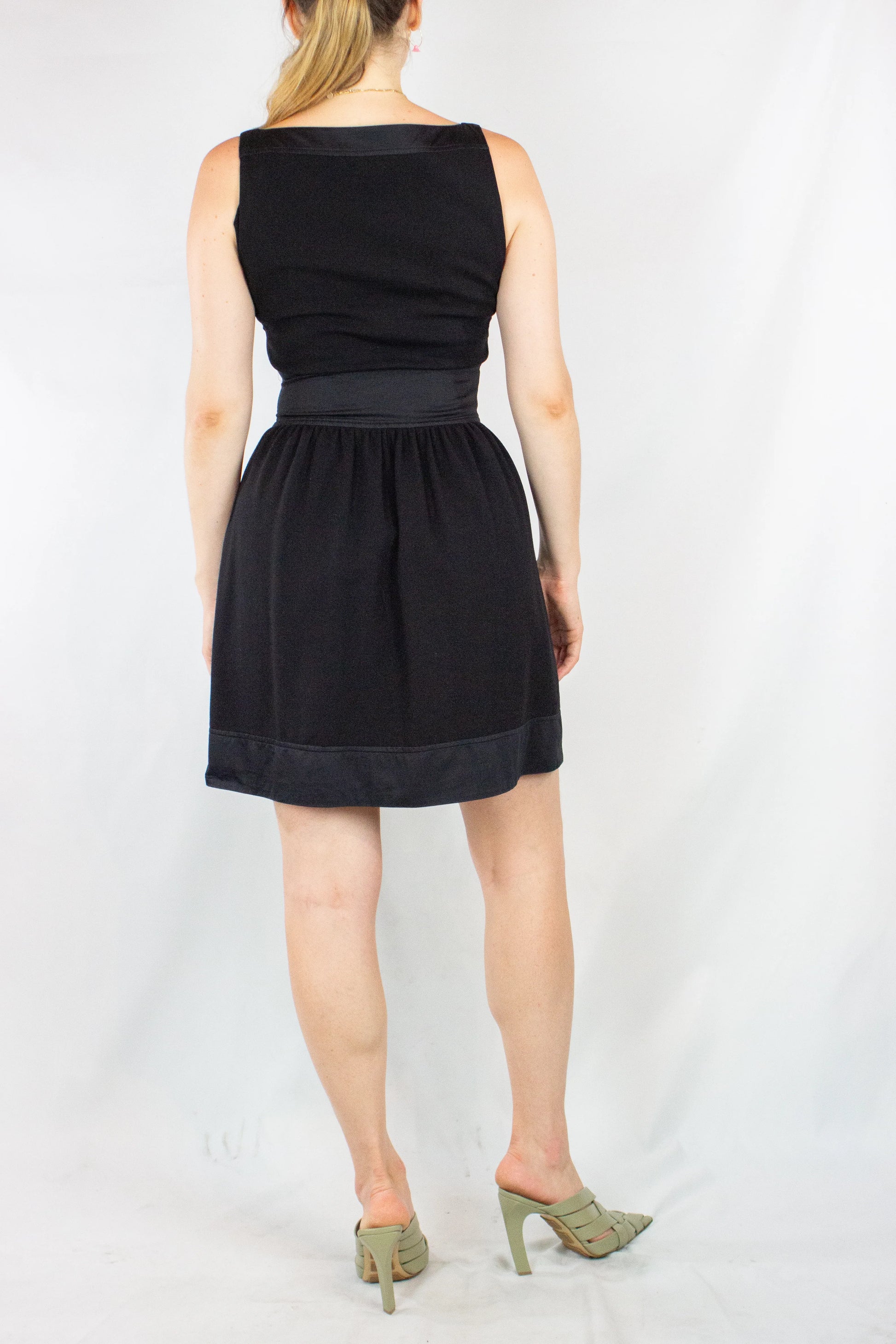 Black pockets minidress