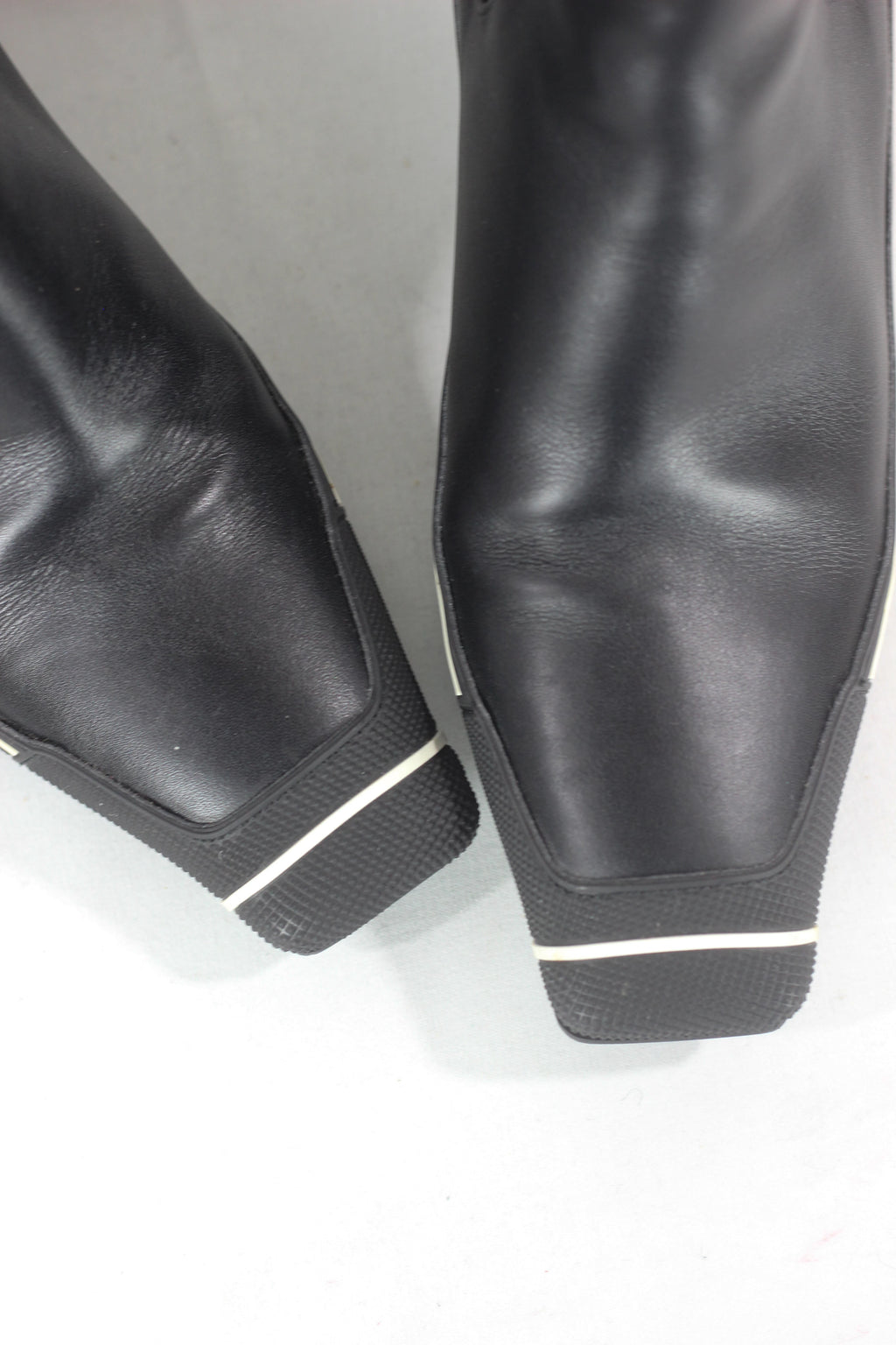 Black Leather Kitten Heel Chelsea Boots