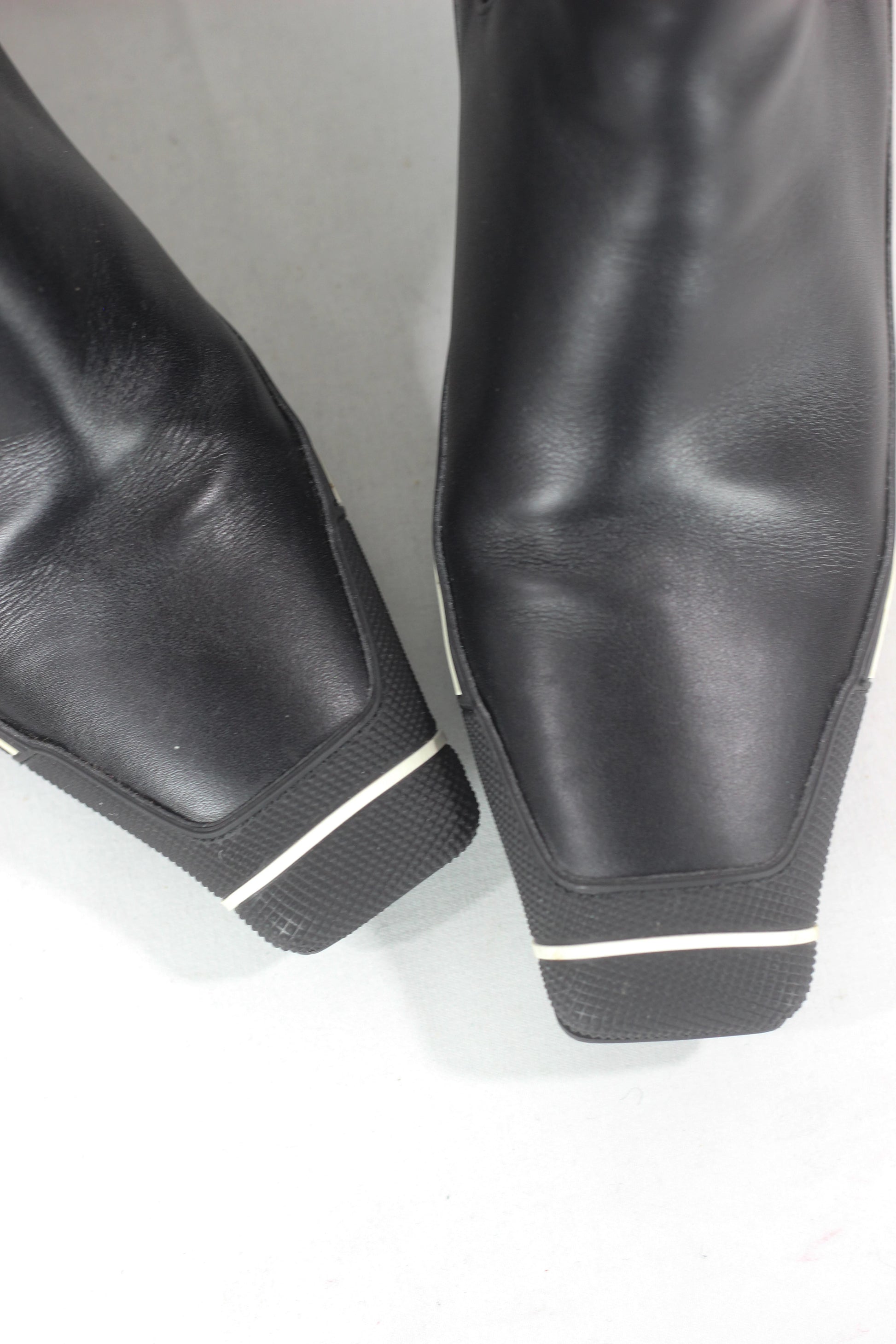 Black Leather Kitten Heel Chelsea Boots