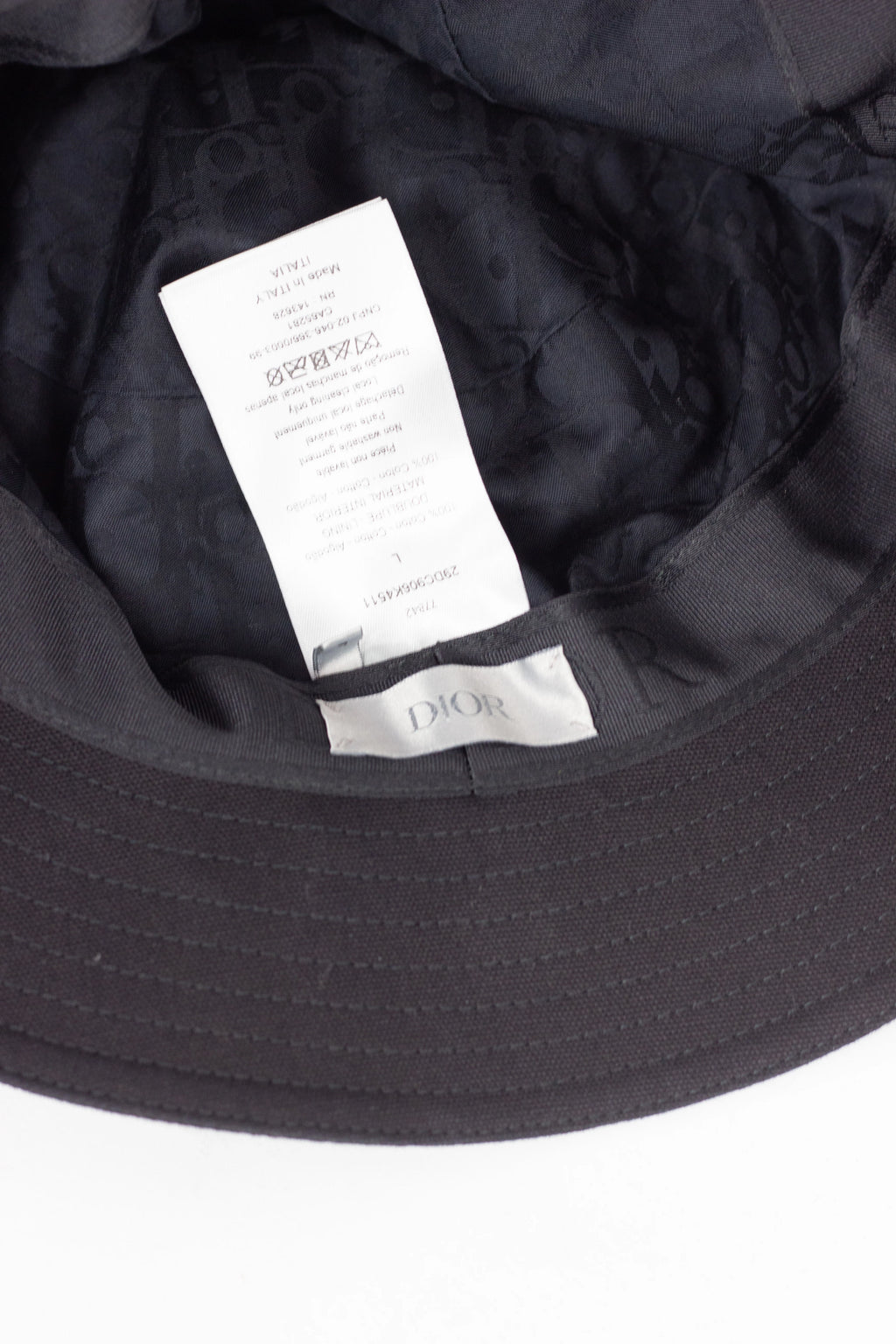 Black bucket hat with print