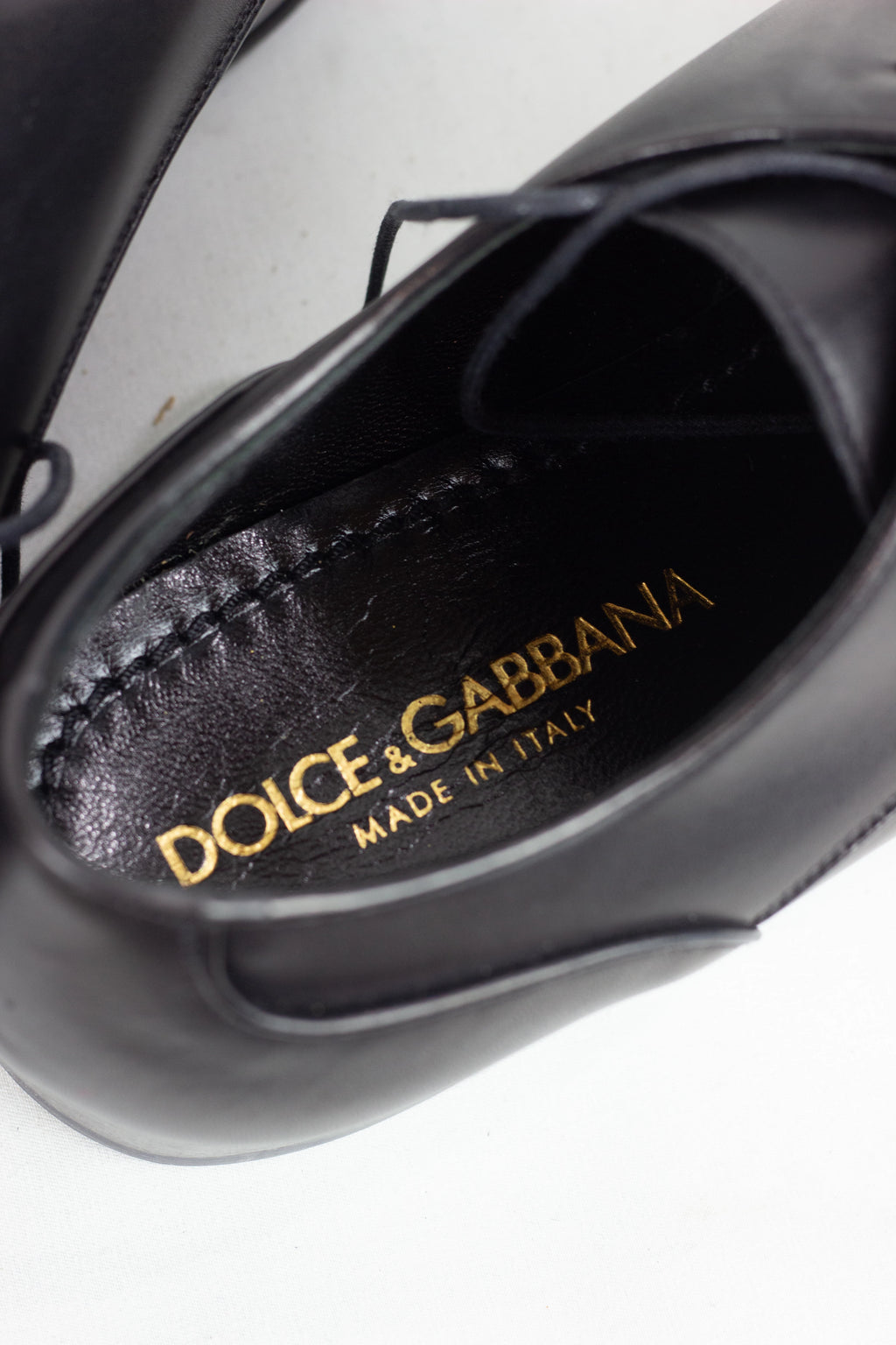 Black Leather Shoes with Extra-Long Pointed Toe