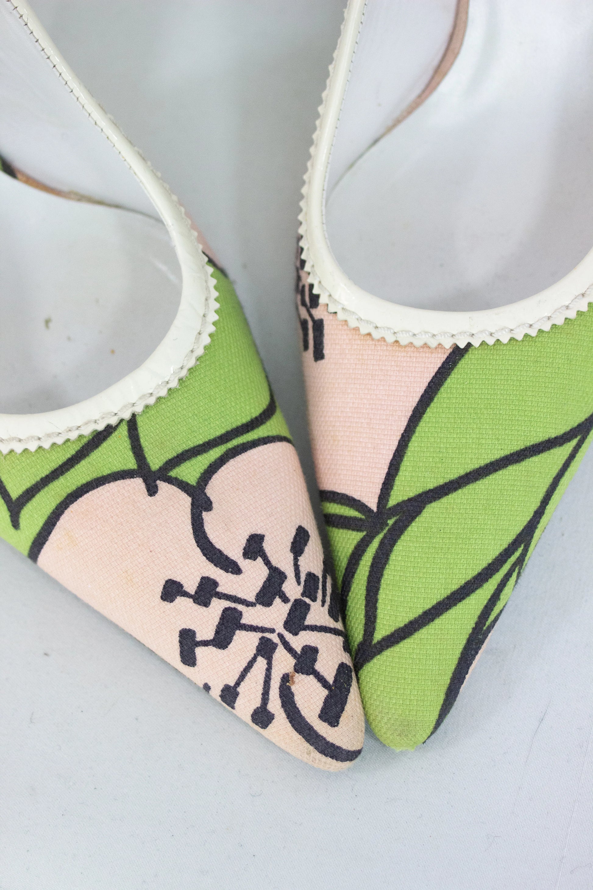 Vintage slingback with flowers