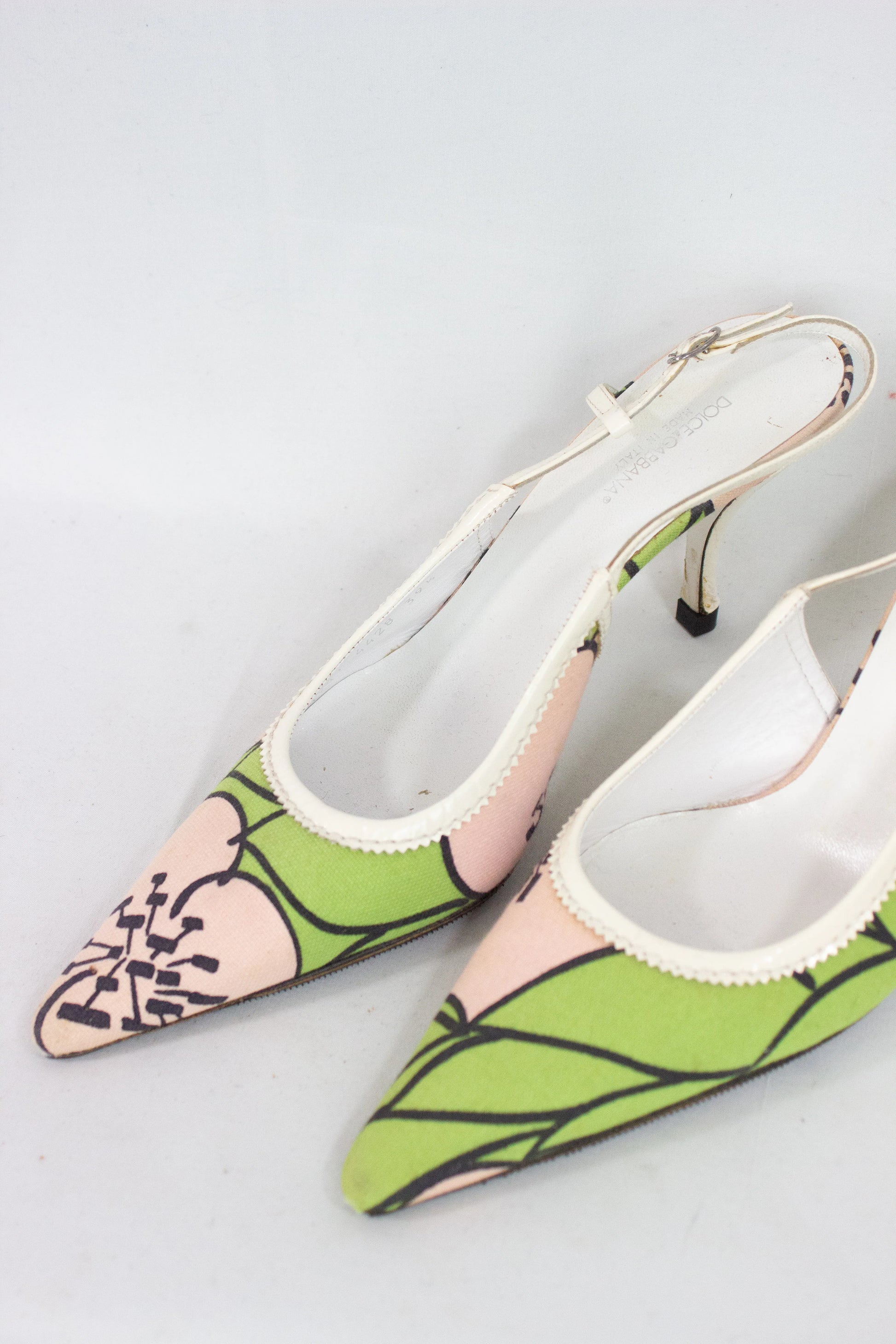 Vintage slingback with flowers