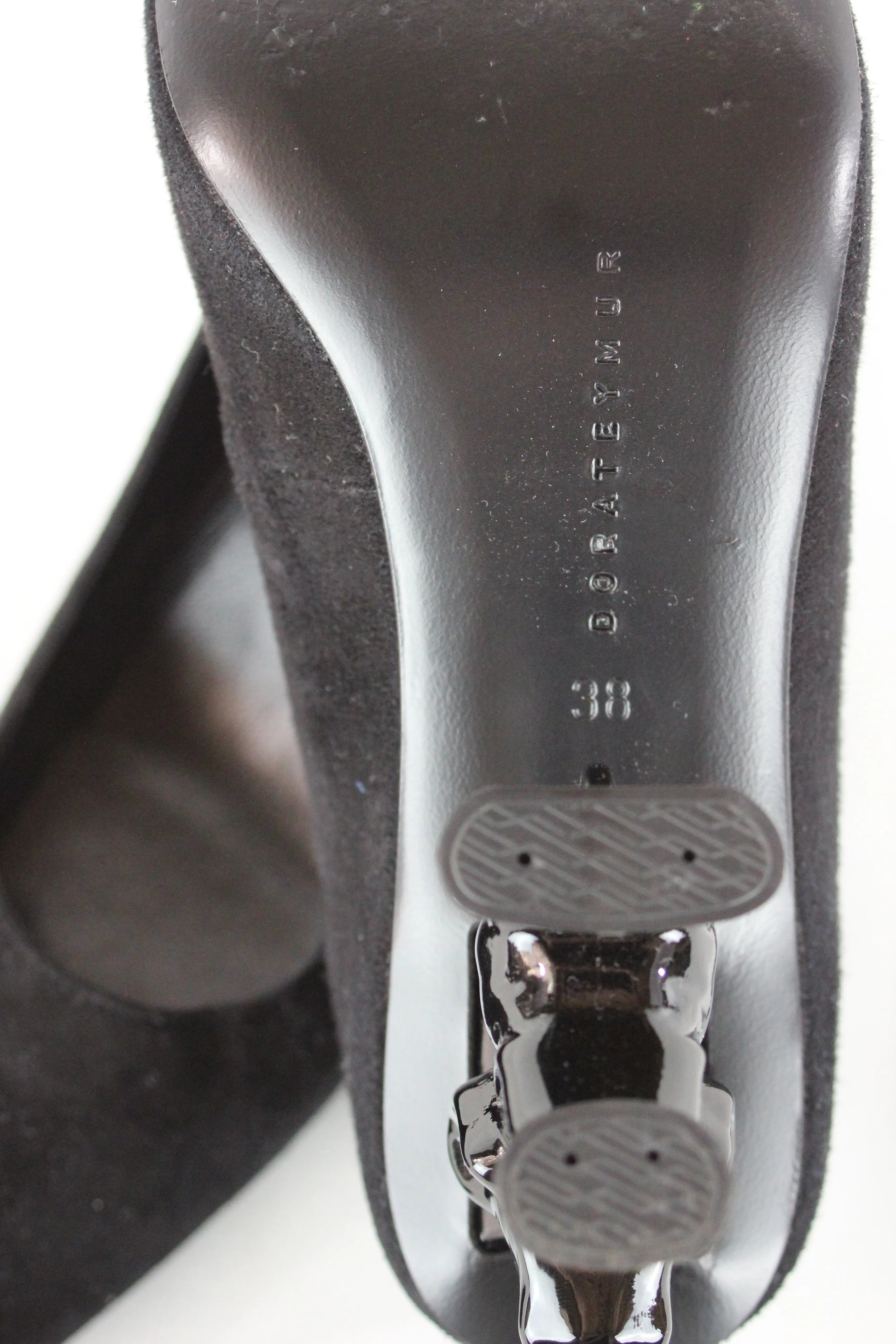 Suede elephant heel pumps