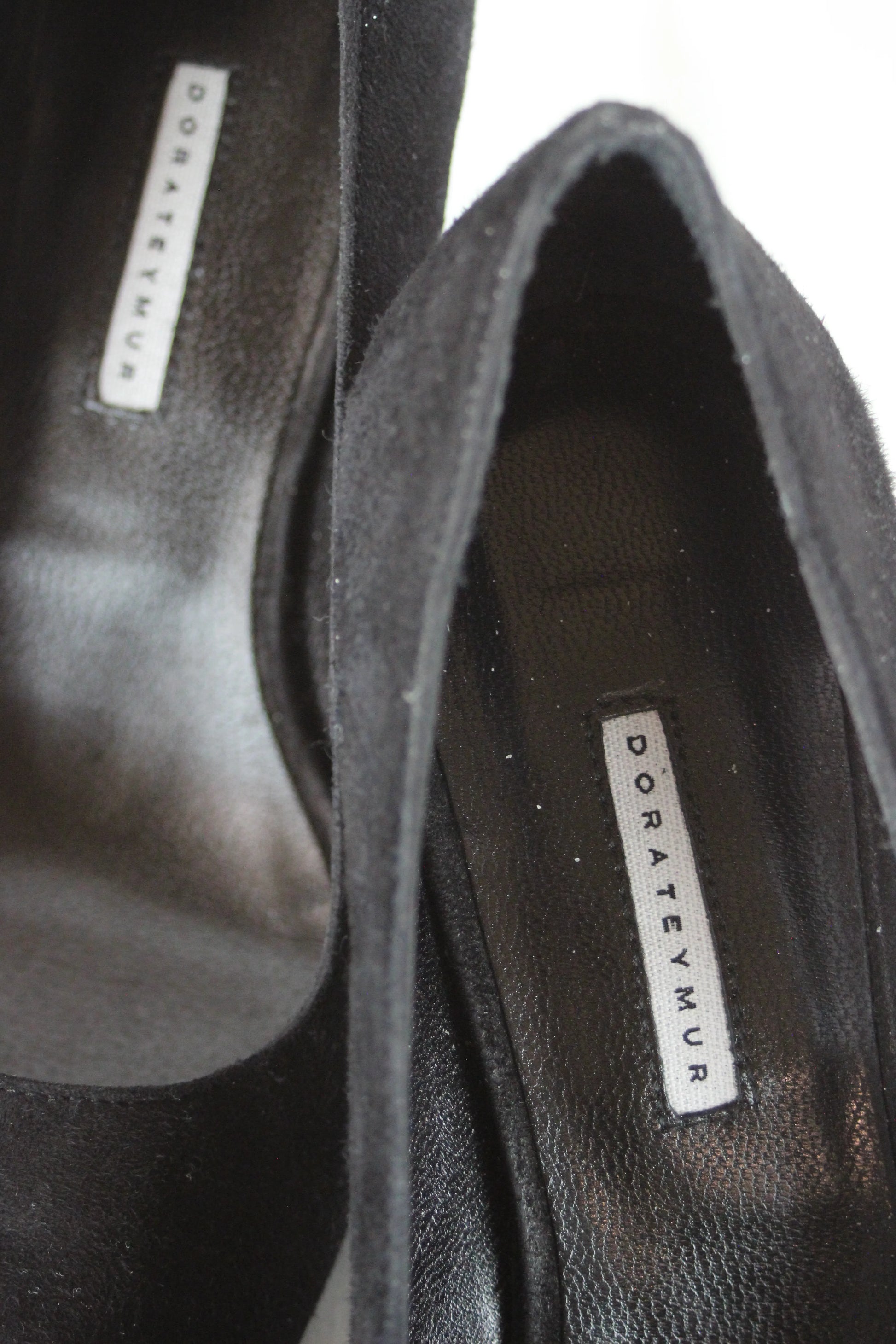Suede elephant heel pumps