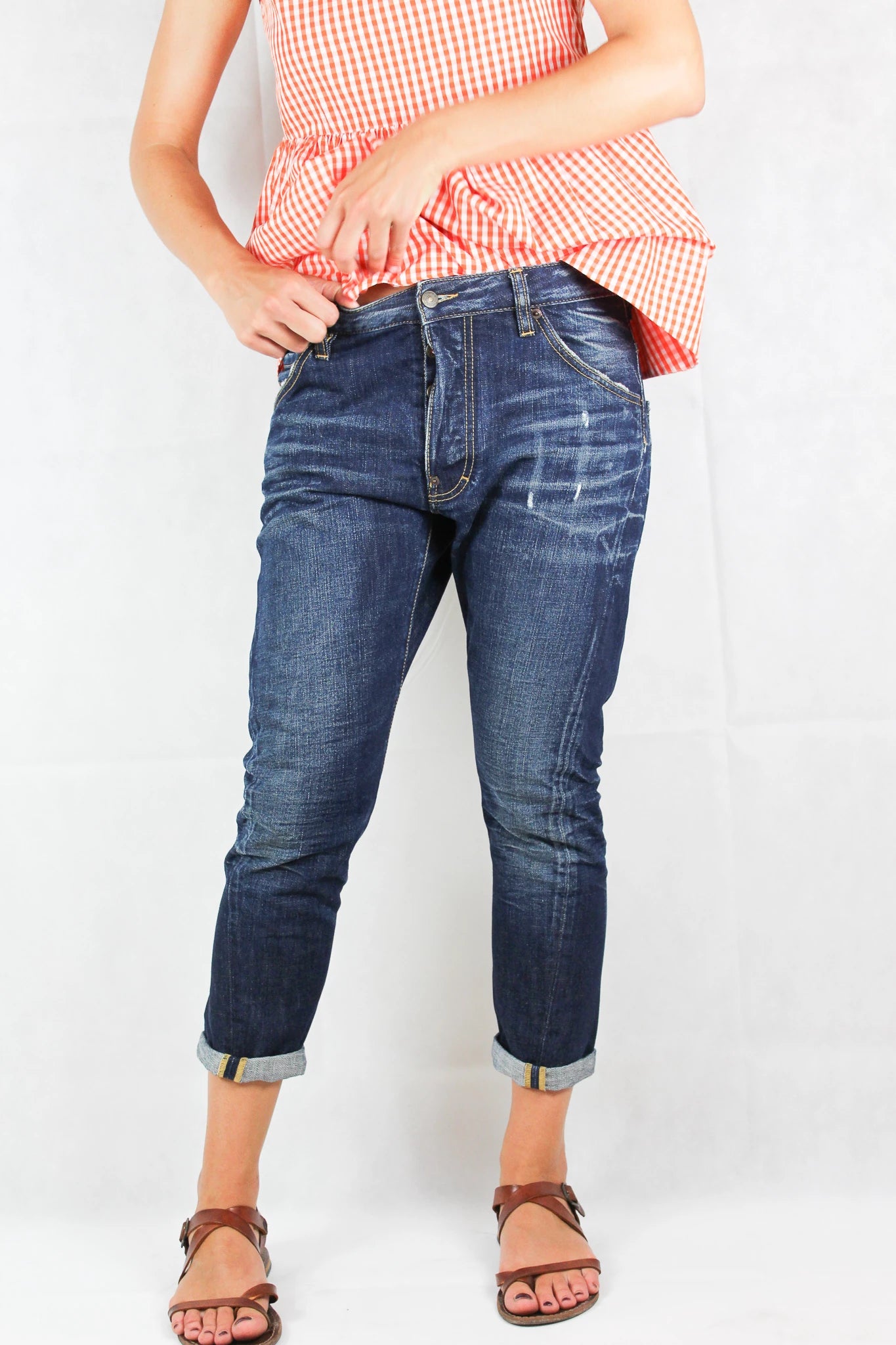 Low-Rise Skinny Capri Jeans with Distressed Details