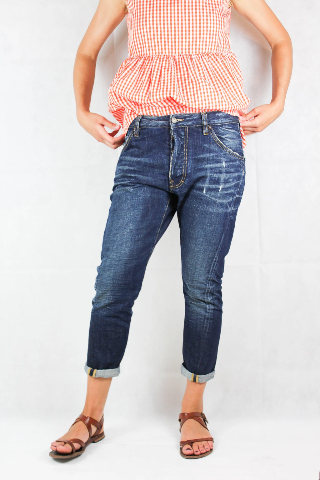 Low-Rise Skinny Capri Jeans with Distressed Details