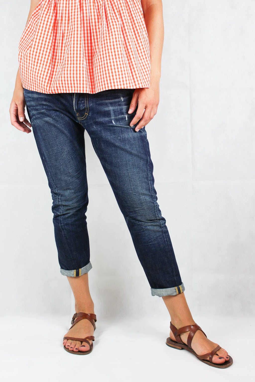 Low-Rise Skinny Capri Jeans with Distressed Details