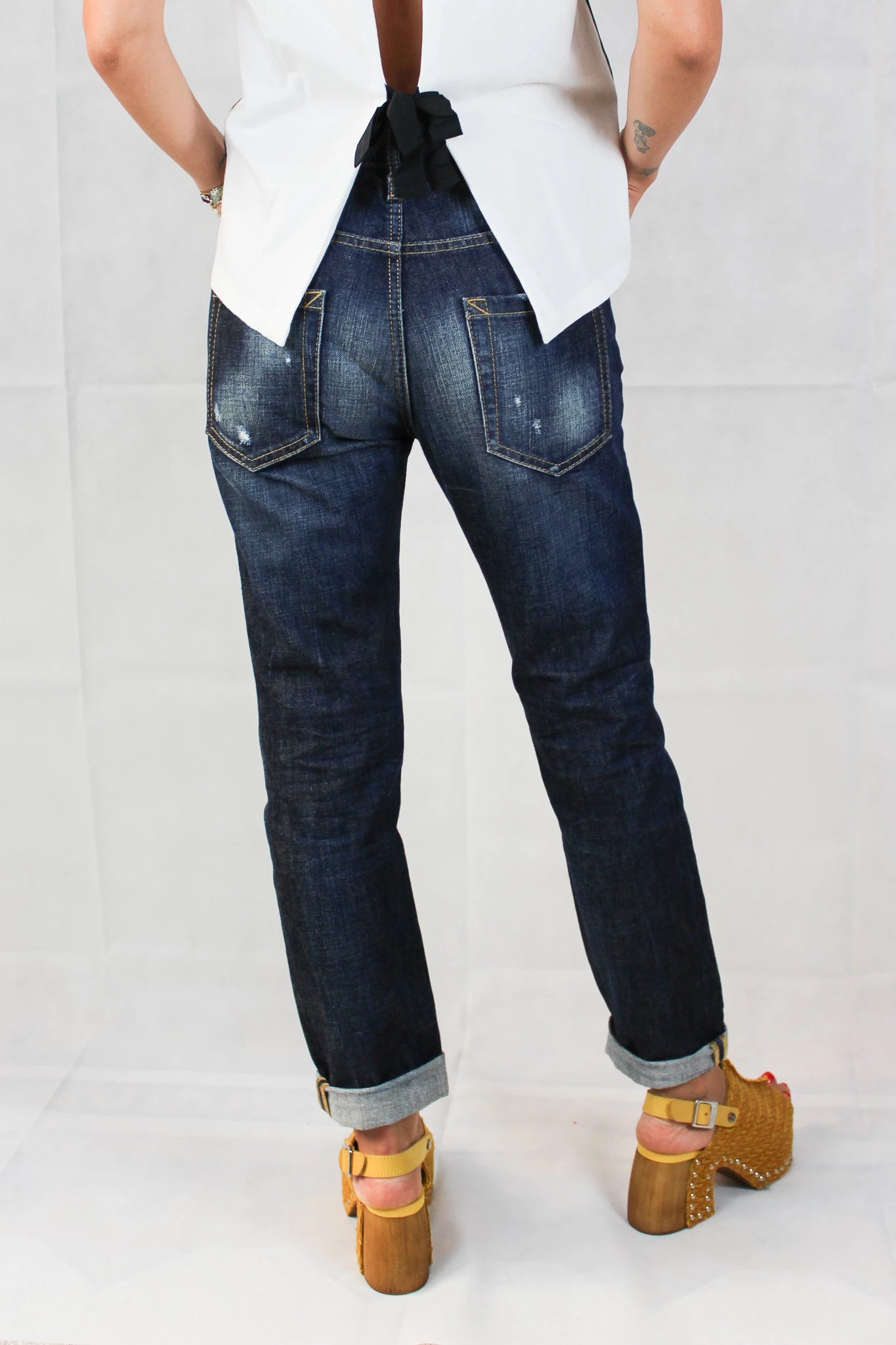 Classic Low-Rise Dark Wash Jeans with Embroidery