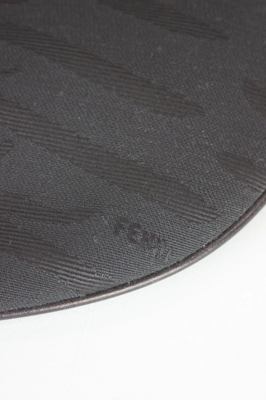Oyster in black zebra canvas