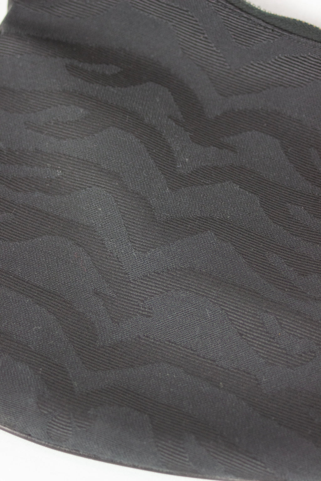 Oyster in black zebra canvas