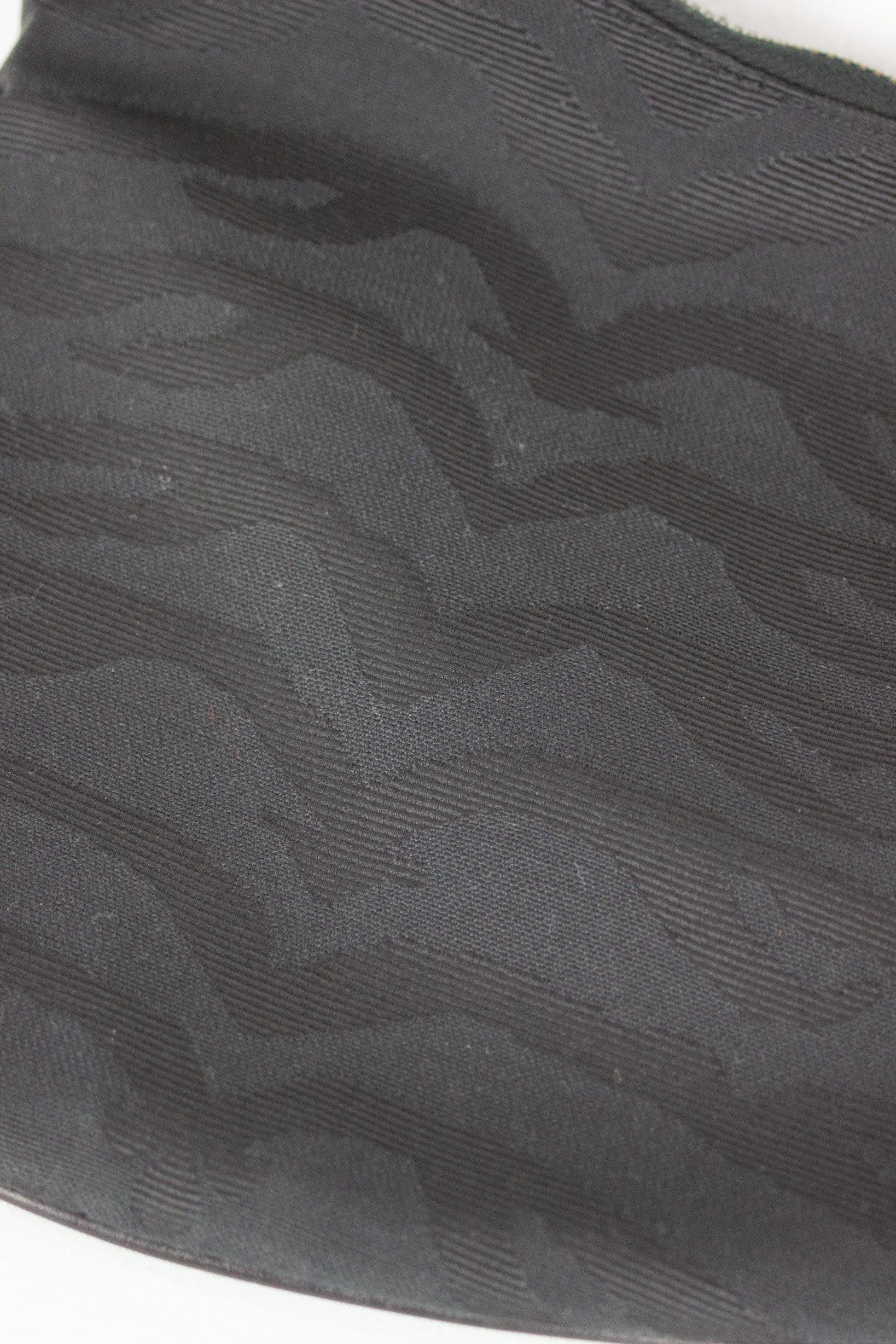 Oyster in black zebra canvas