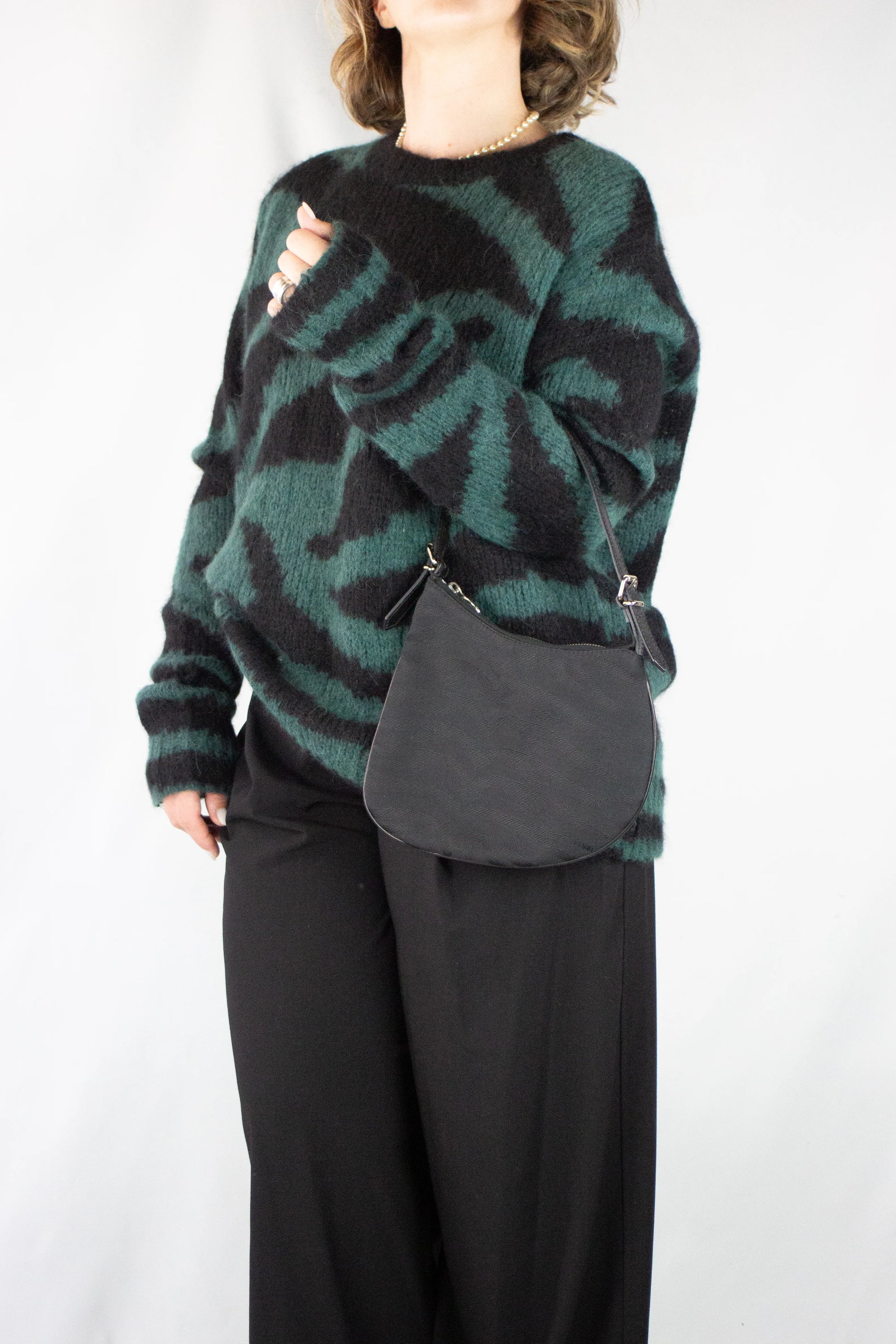 Oyster in black zebra canvas