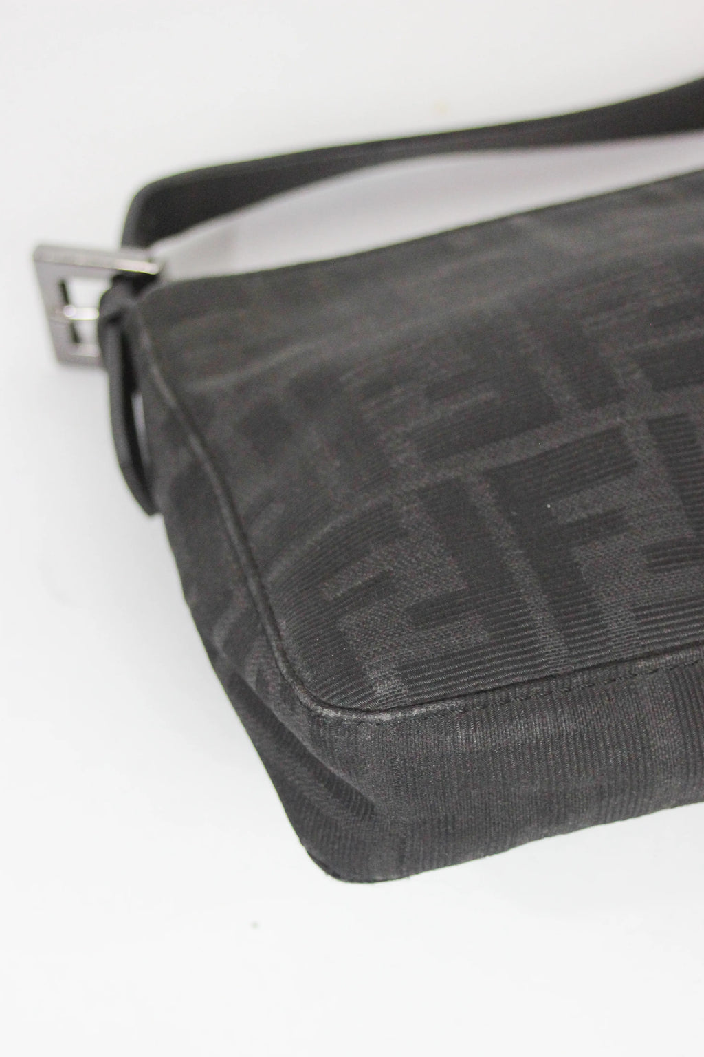 Zucca canvas zippered baguette