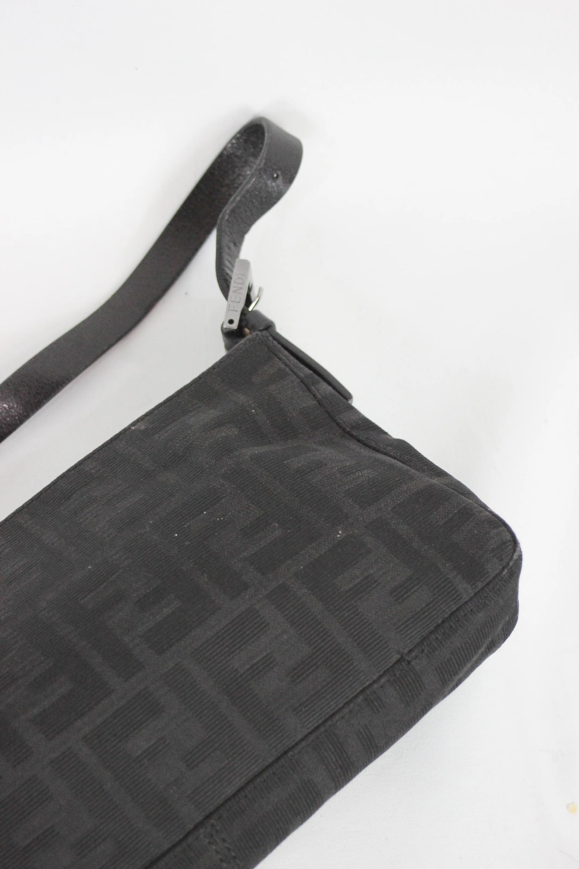 Zucca canvas zippered baguette