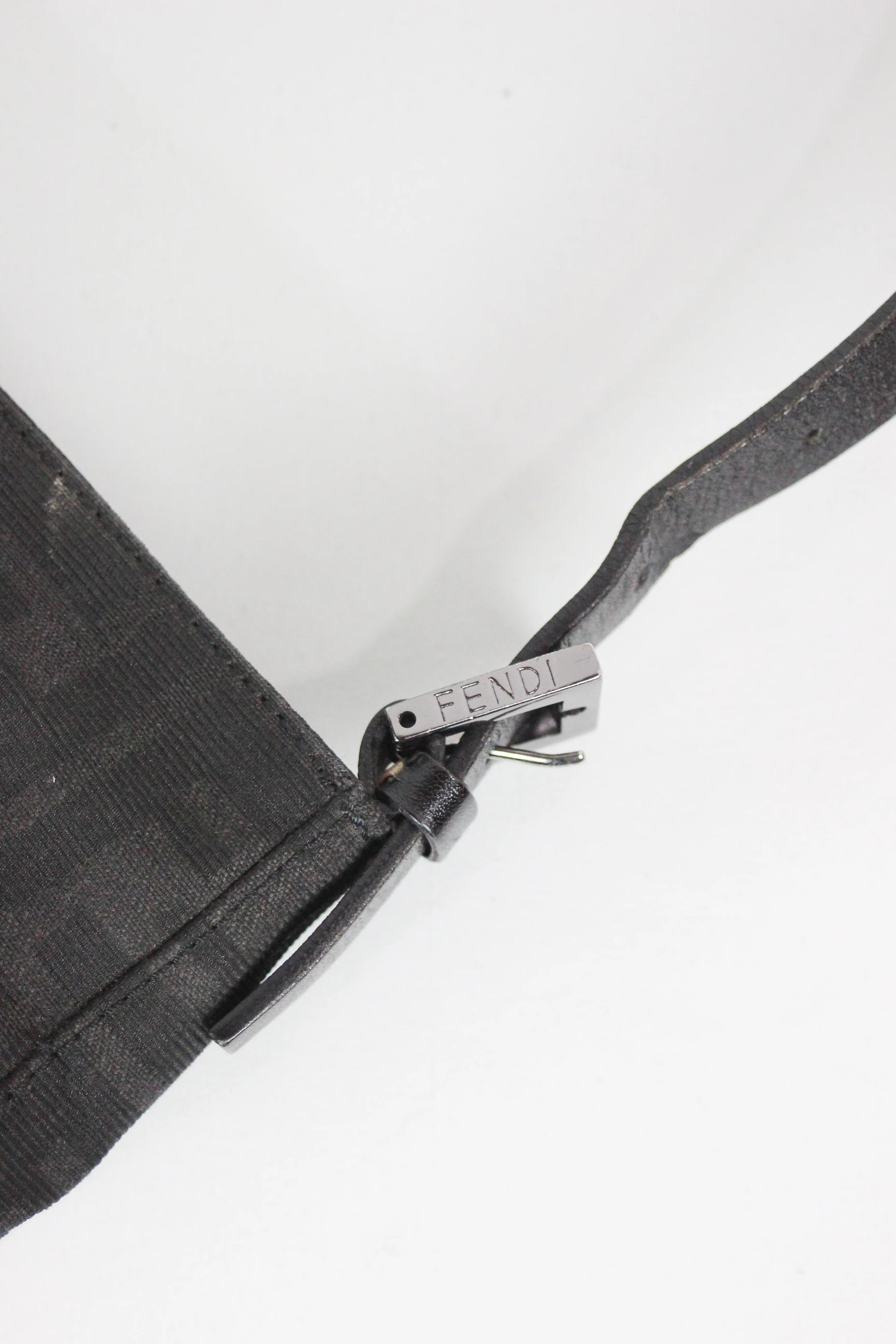 Zucca canvas zippered baguette