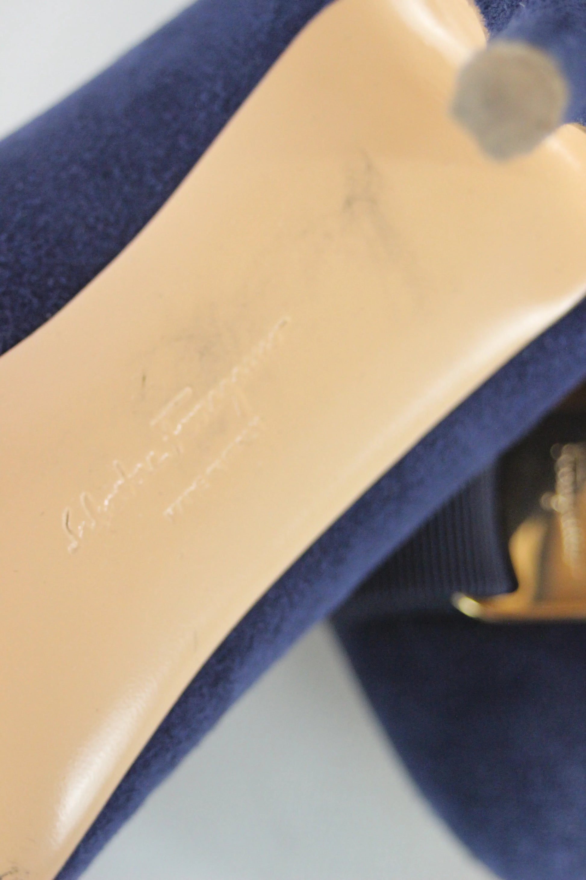 Blue suede Vera pumps