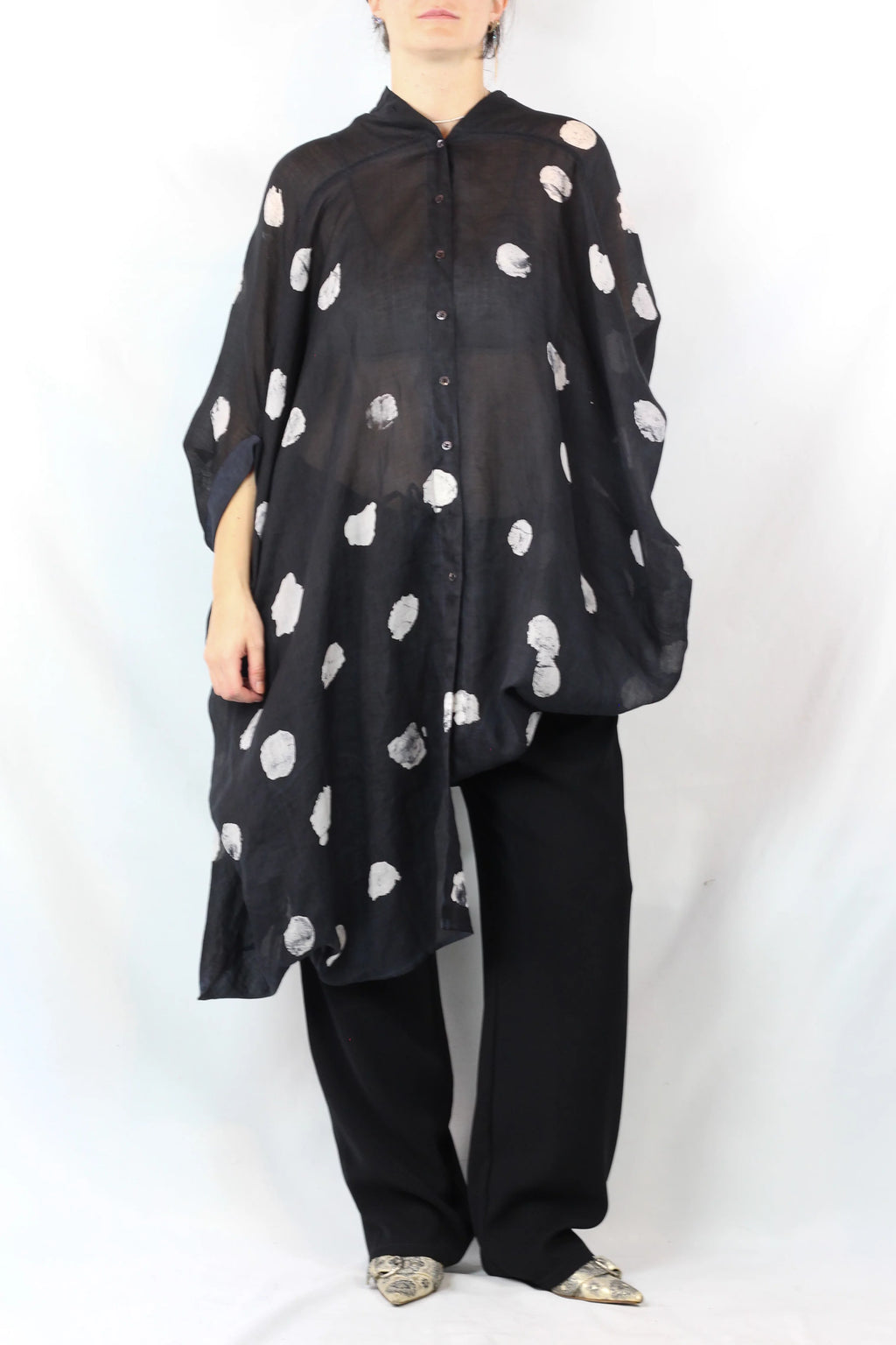 Abito camicia oversize in lino garzato con stampa a pois