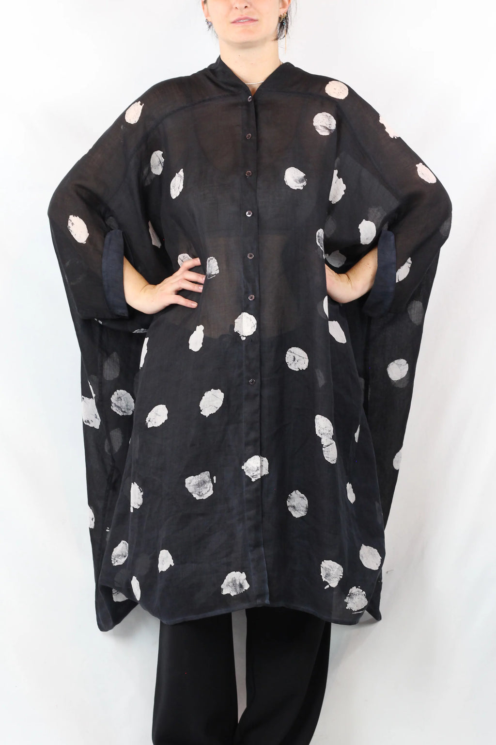 Abito camicia oversize in lino garzato con stampa a pois