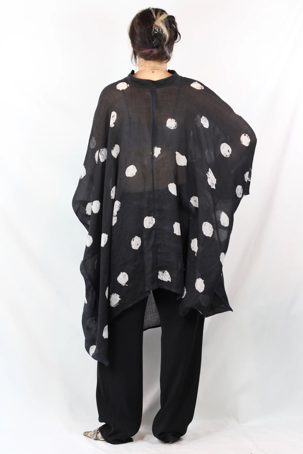 Abito camicia oversize in lino garzato con stampa a pois