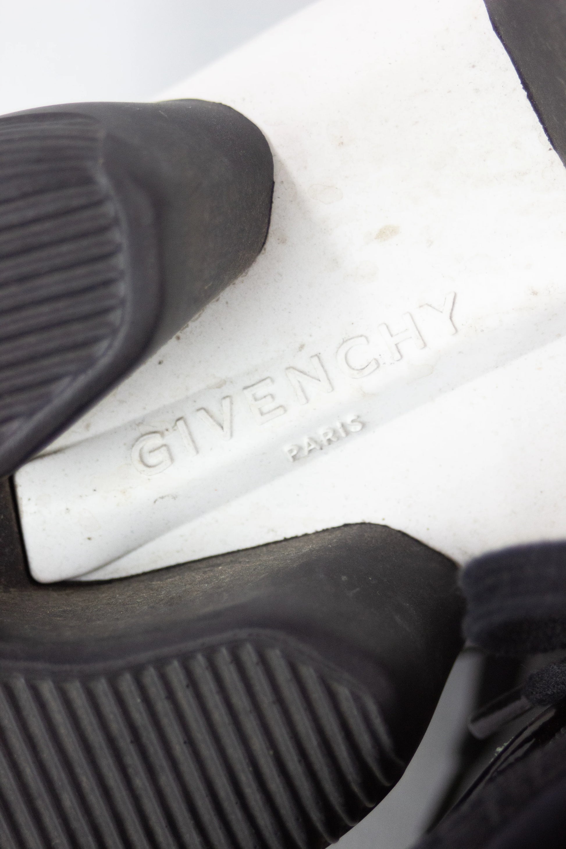 Black chunky sneakers