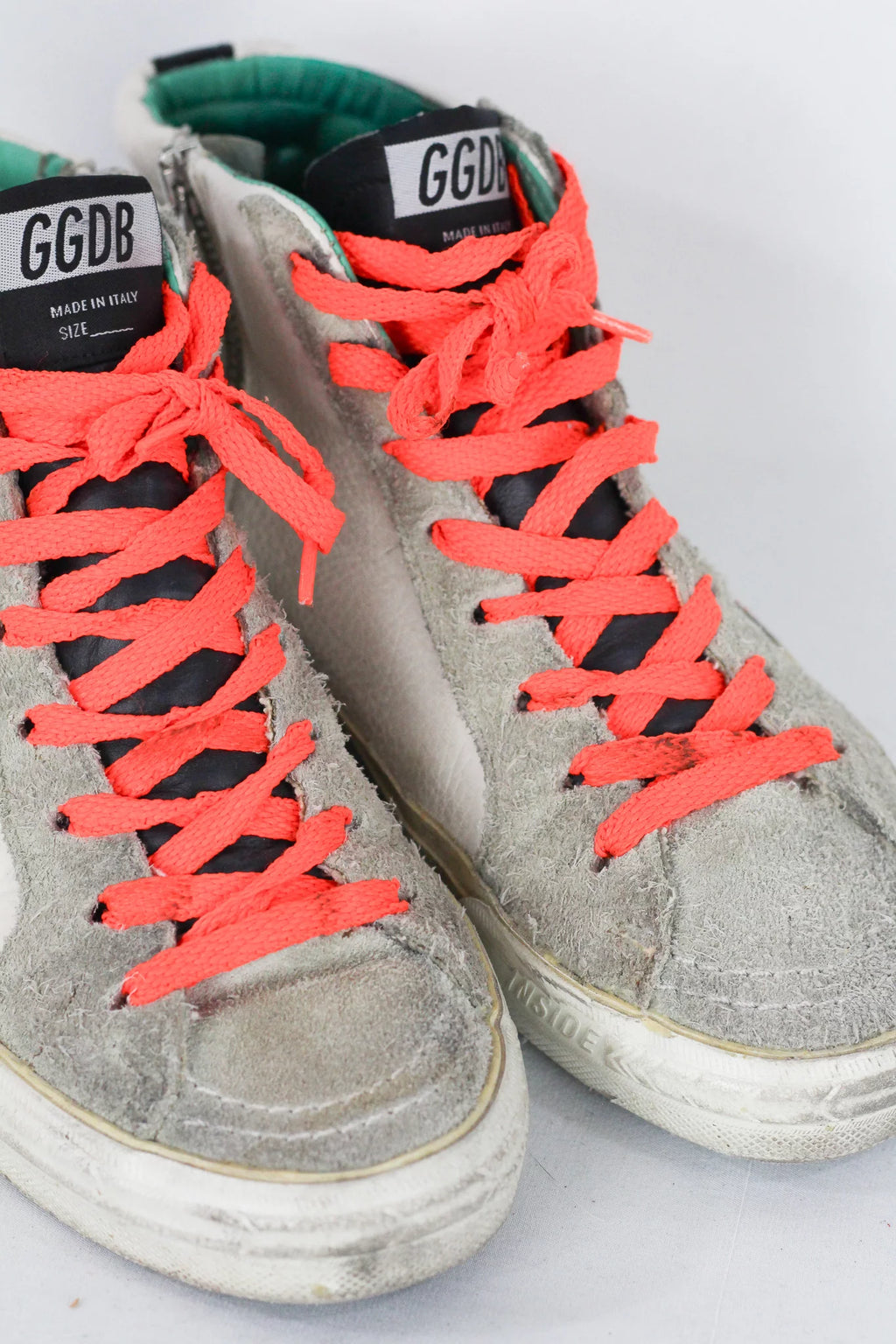 High-Top Sneakers Neon Red Laces