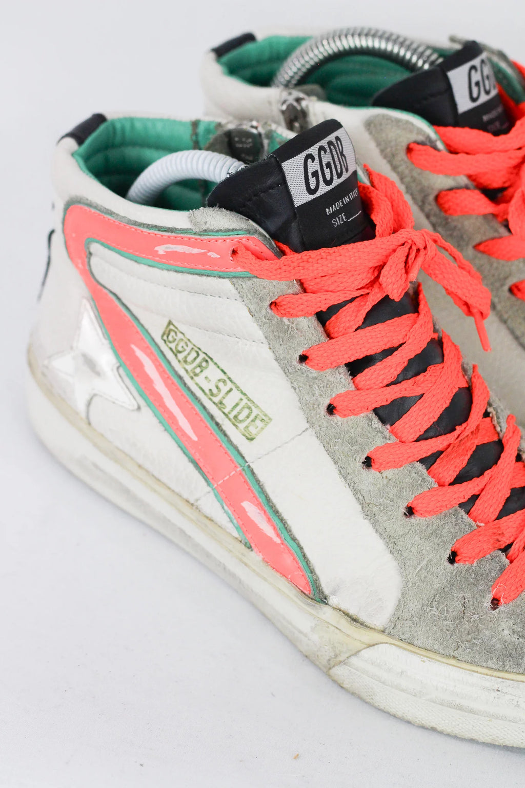 High-Top Sneakers Neon Red Laces