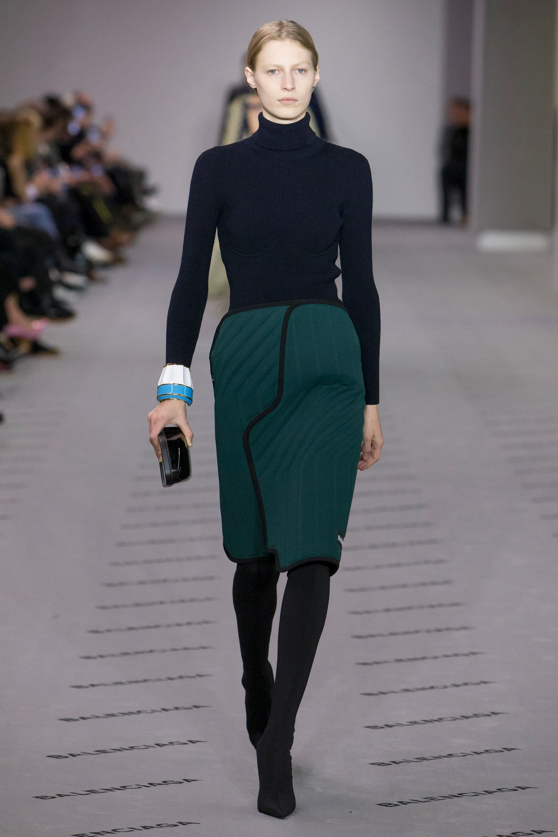 Green neoprene asymmetric skirt FW2017