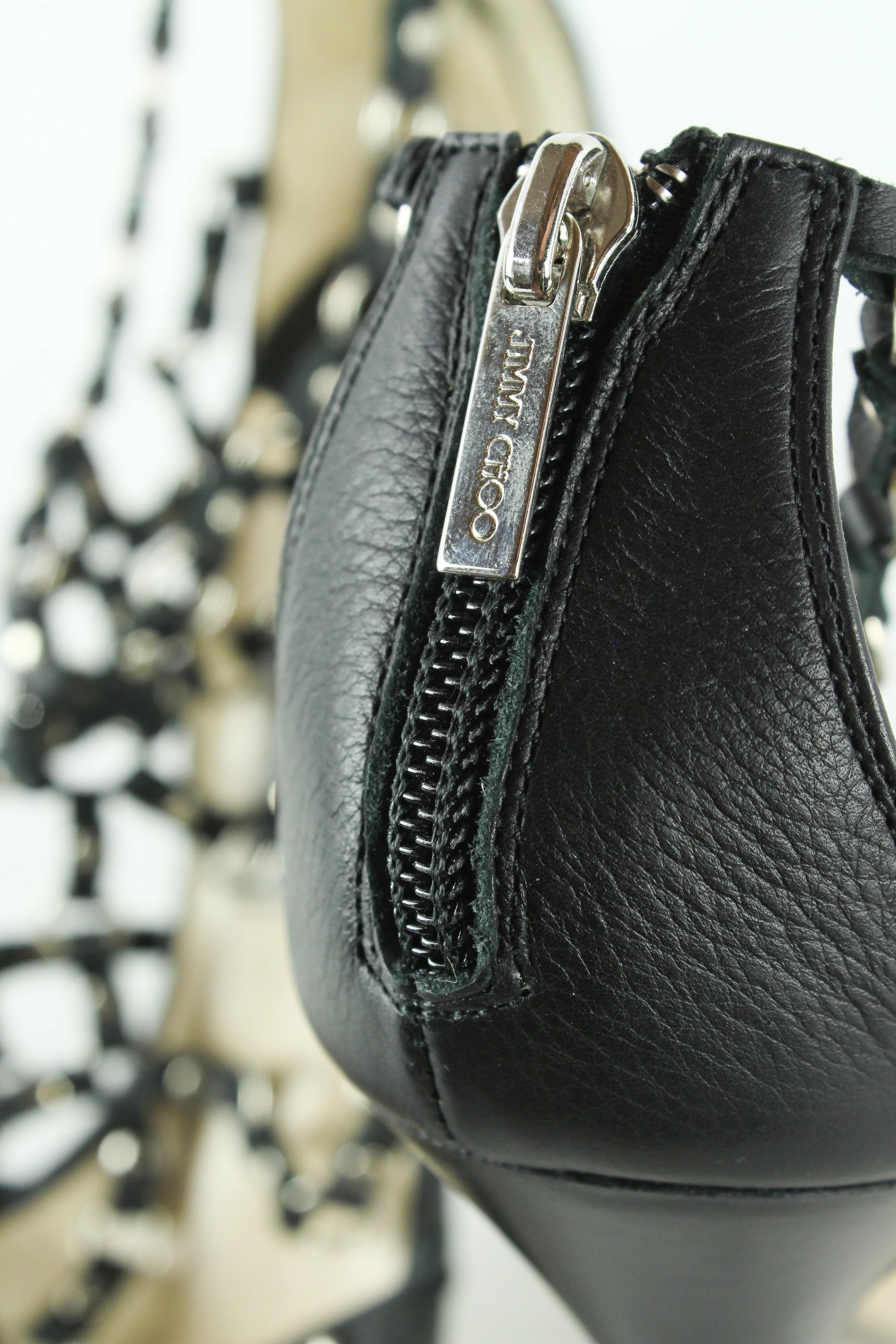 Chain details sandals