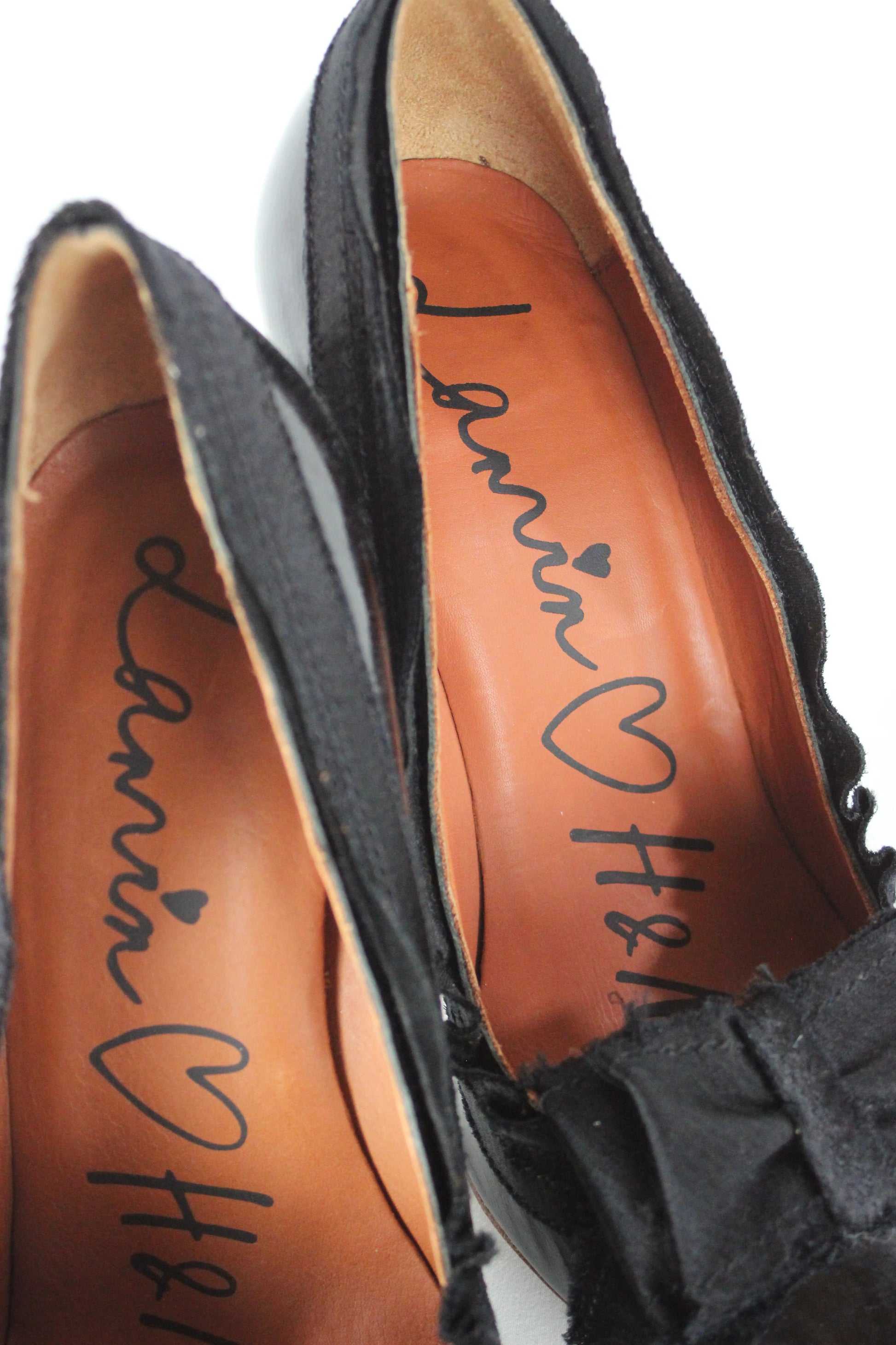 Pointy patent pumps with satin ribbon