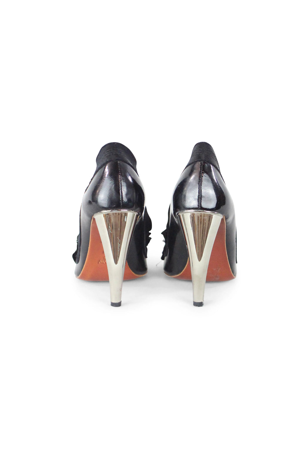 Pointy patent pumps with satin ribbon