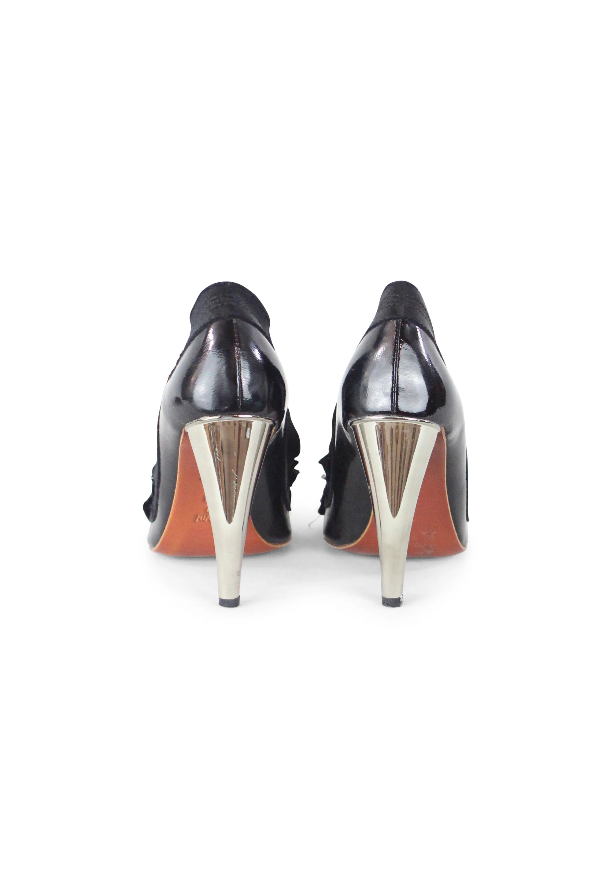 Pointy patent pumps with satin ribbon