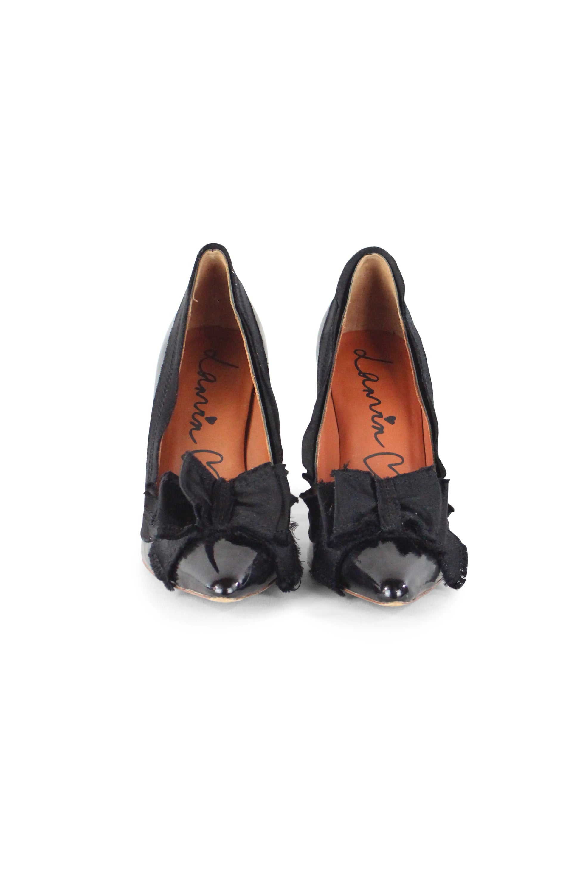 Pointy patent pumps with satin ribbon