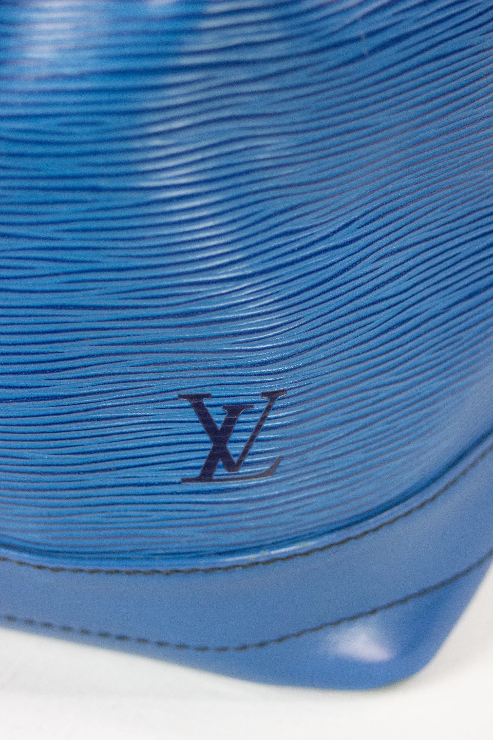 Noé in blue Epi leather