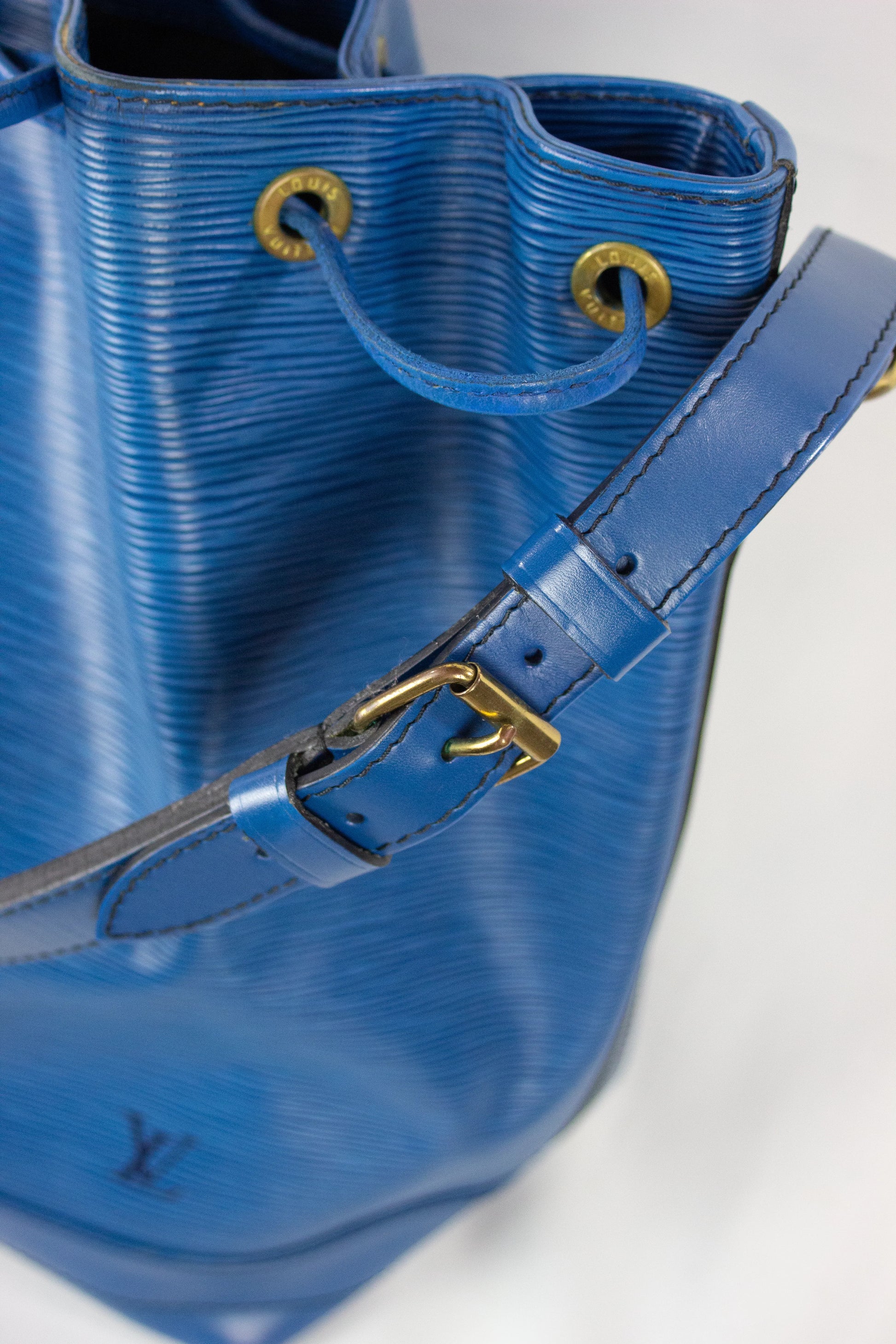 Noé in blue Epi leather