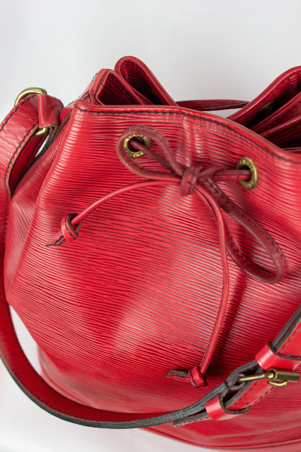 Noé in red Epi leather