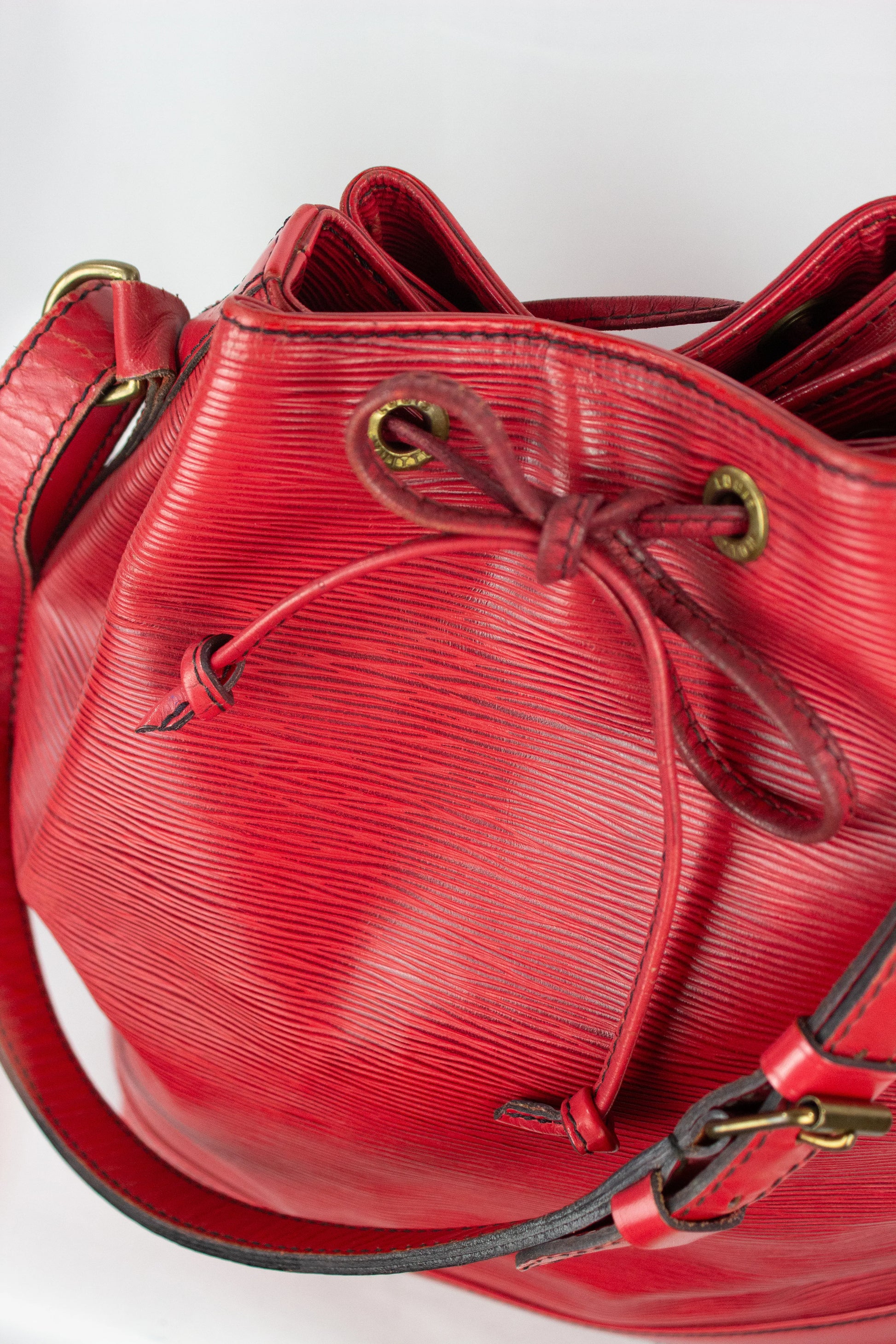 Noé in red Epi leather