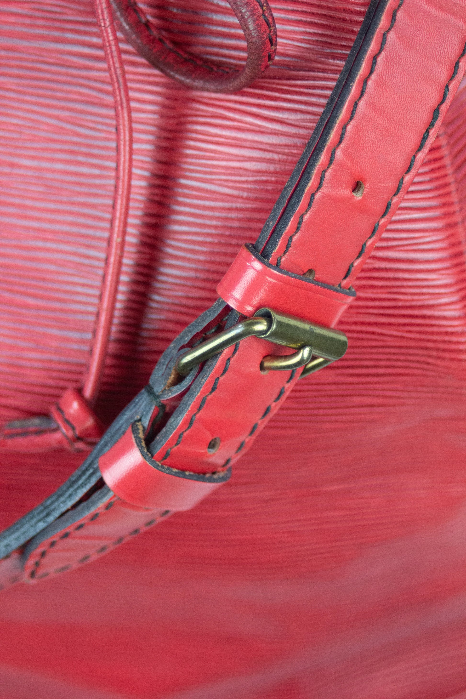 Noé in red Epi leather