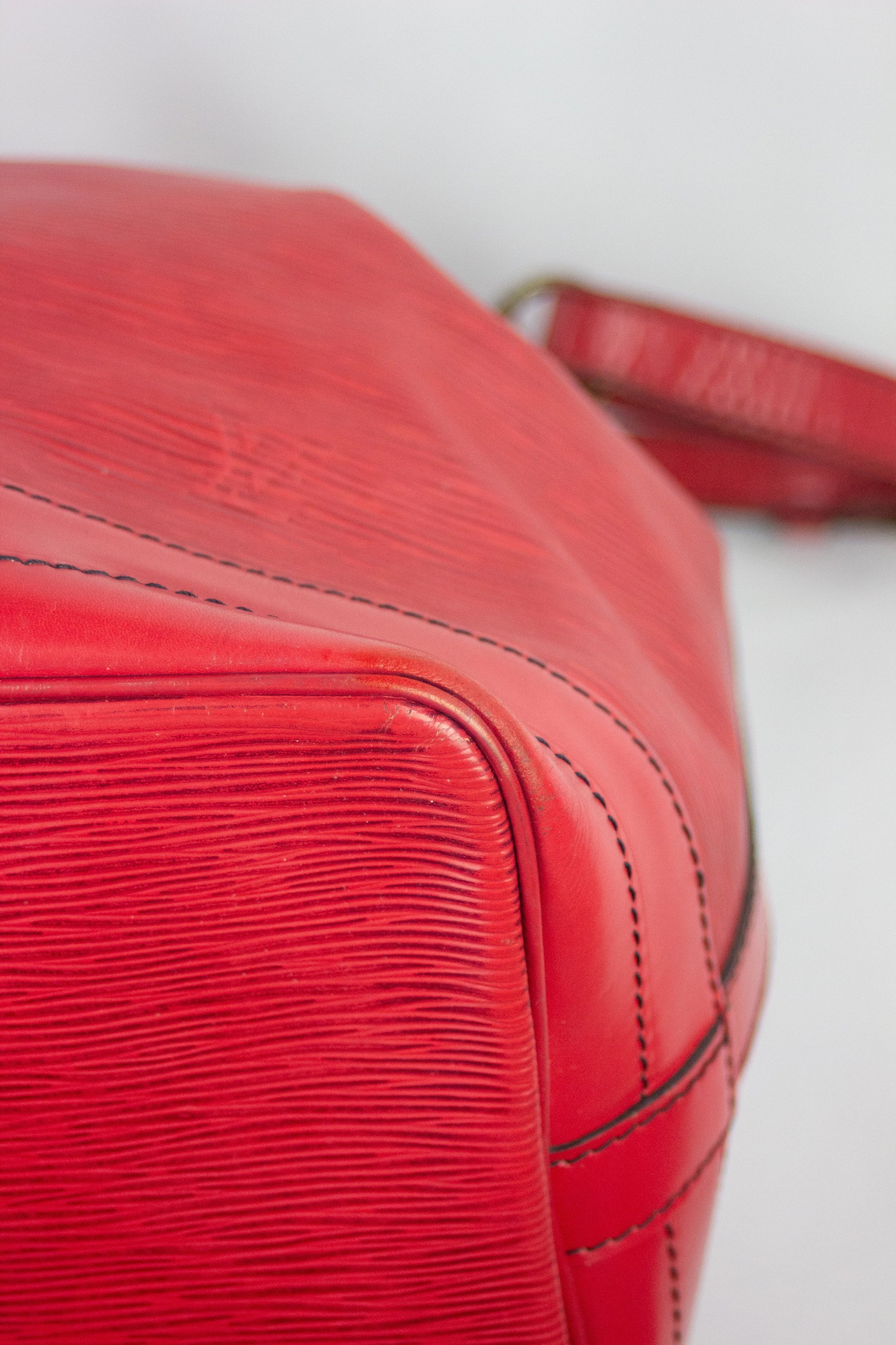 Noé in red Epi leather