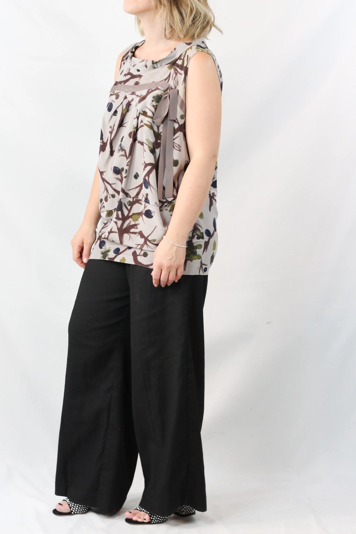 Botanical Print Sleeveless Blouse
